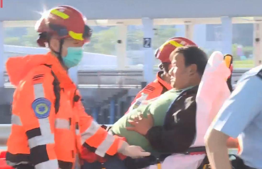 翠華船務南丫島發電廠接載船 中環9號碼頭泊岸撞壆34傷 海事處:將查船隻機件船長駕駛態度