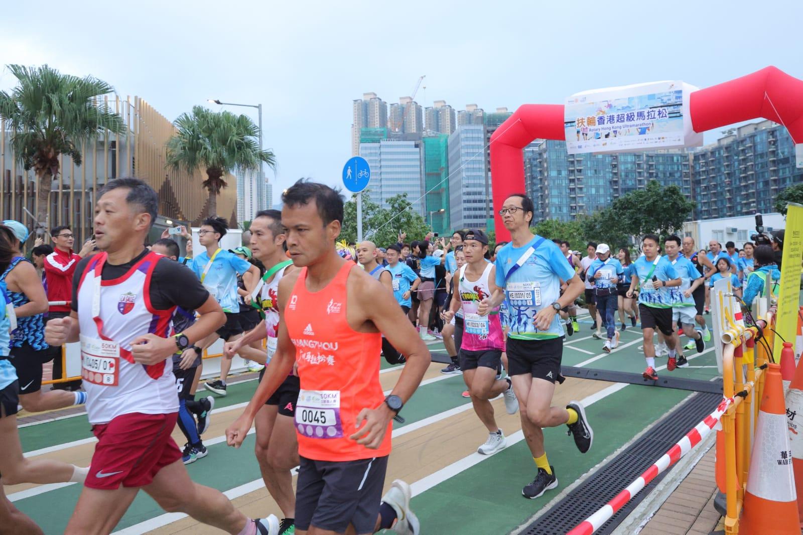 今年賽道移至將軍澳,參賽者將跑過將軍澳跨灣大橋,享受優美景色。