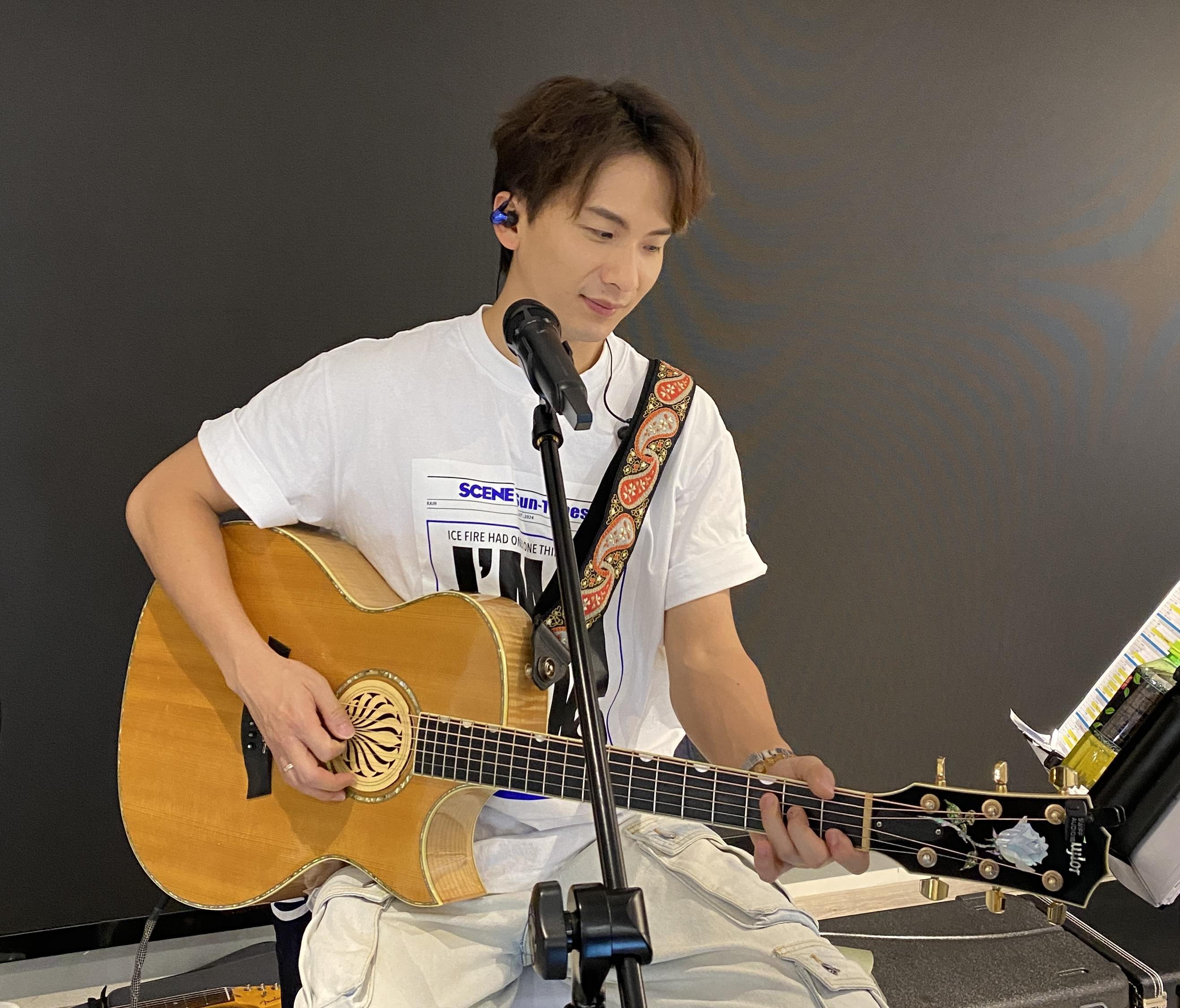 吉吉在台上彈結他的時間將會佔很大比重。