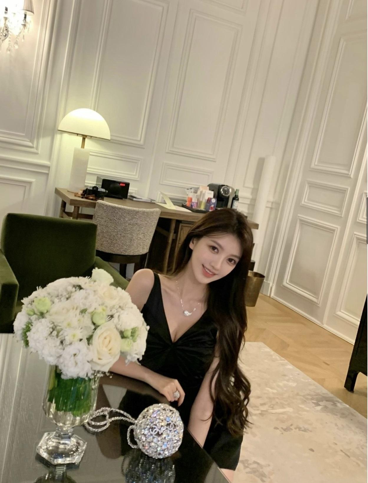 日前有傳葉珂向黃曉明提出2.7億的分手費。