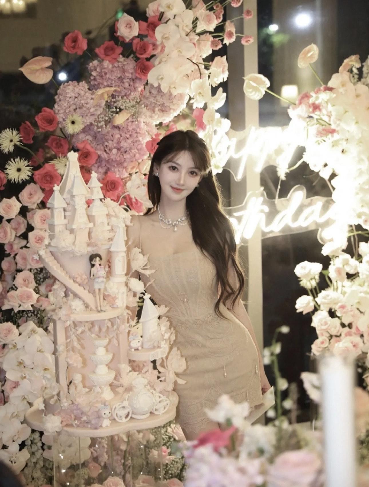 黃曉明被女友葉珂連串風波,搞到形象插水。