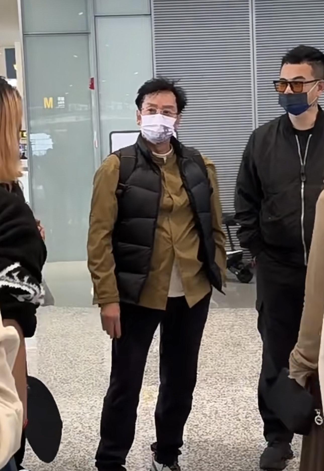 譚詠麟返回內地,排場十足。