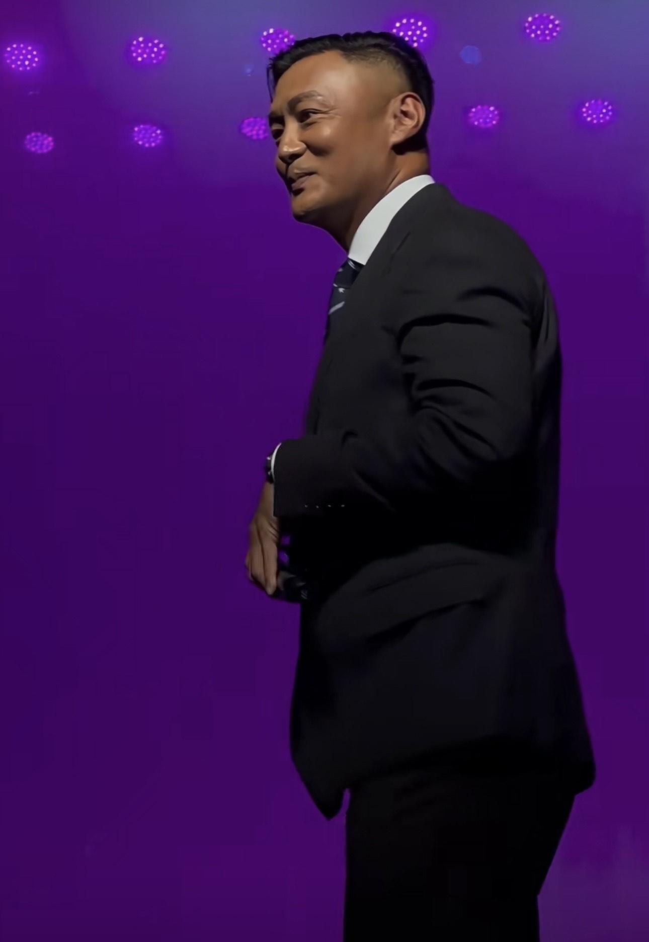 余文樂「發脹」驚變油膩大叔 。