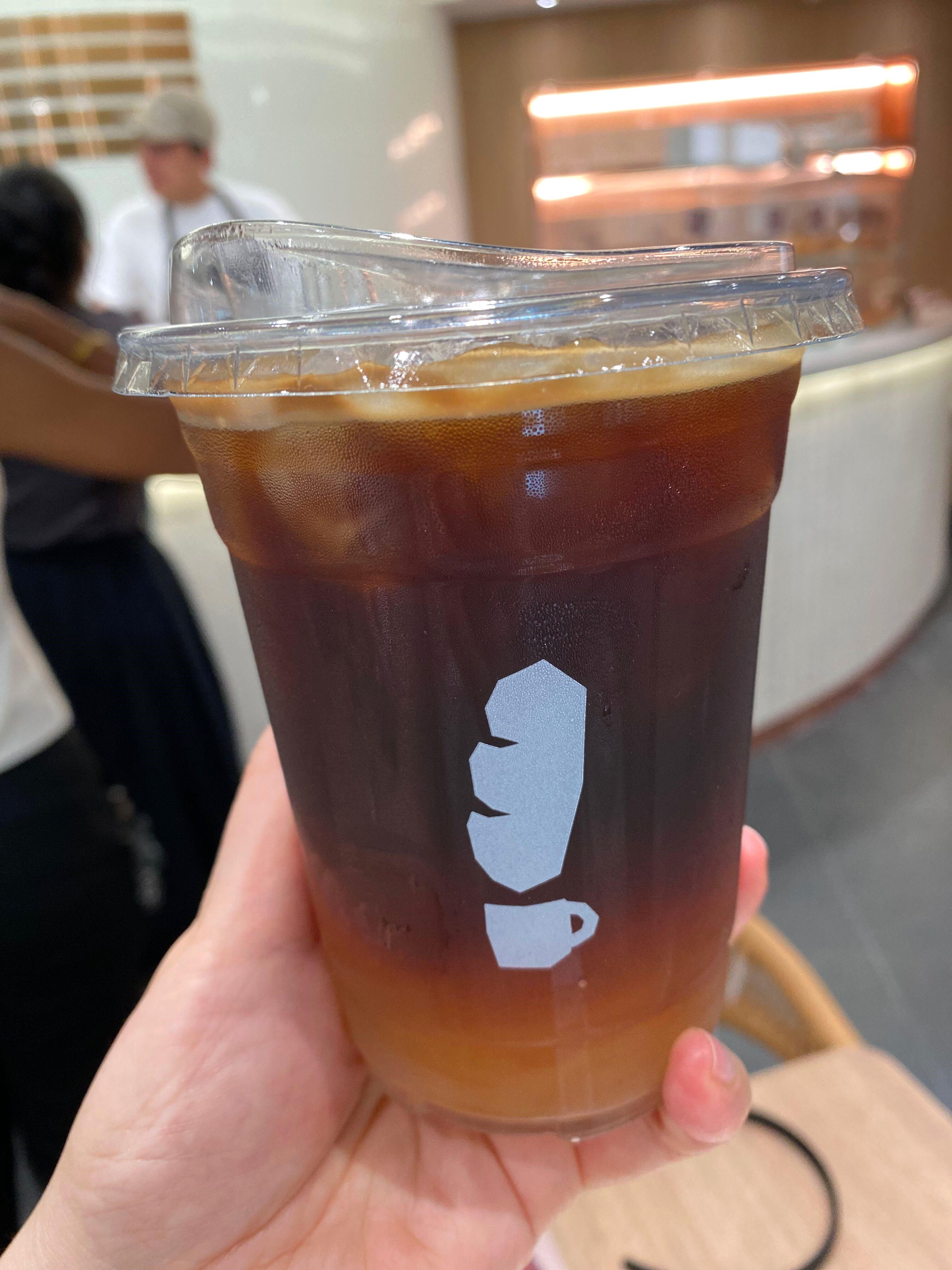 椰子濃縮咖啡$56 濃縮咖啡加入椰子水,清新甘涼。