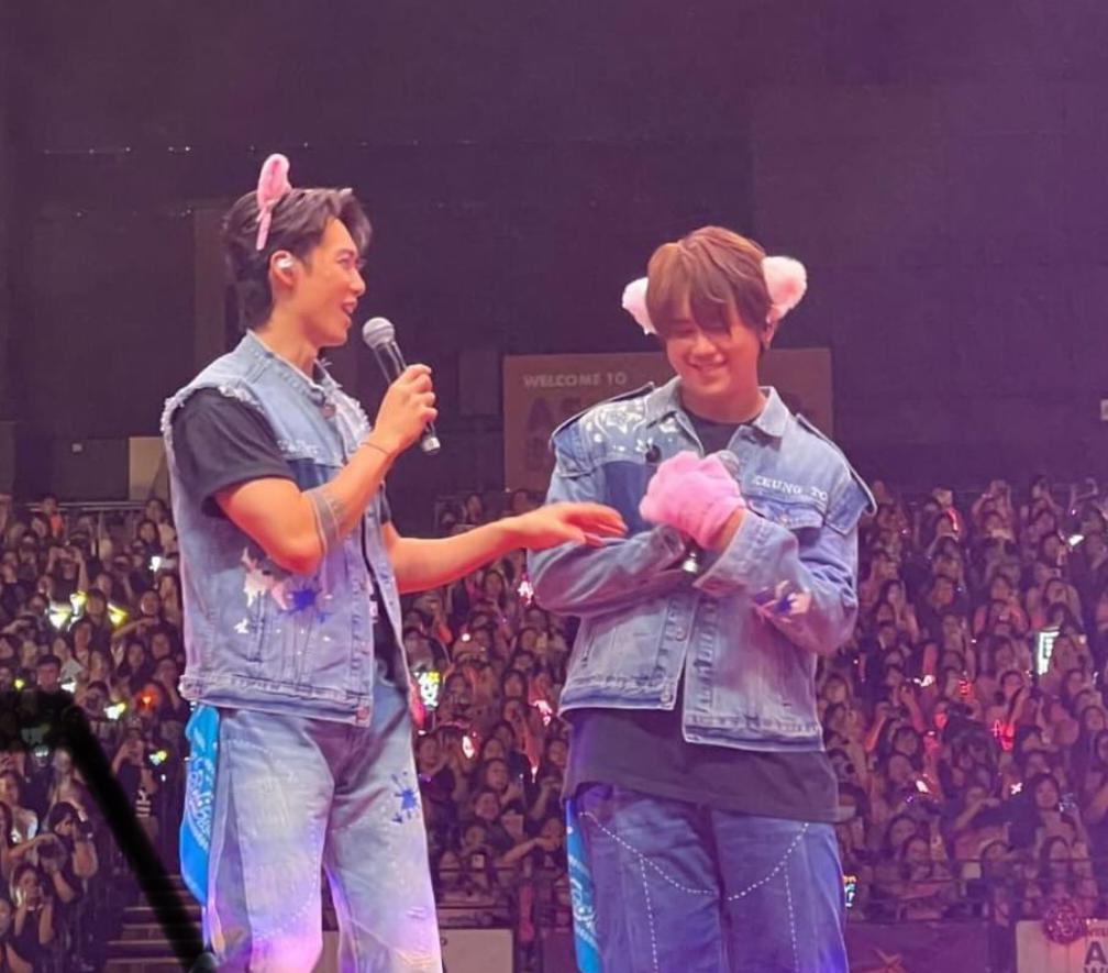 「大表姜」姜濤和大表哥Stanley戴頭箍賣萌。