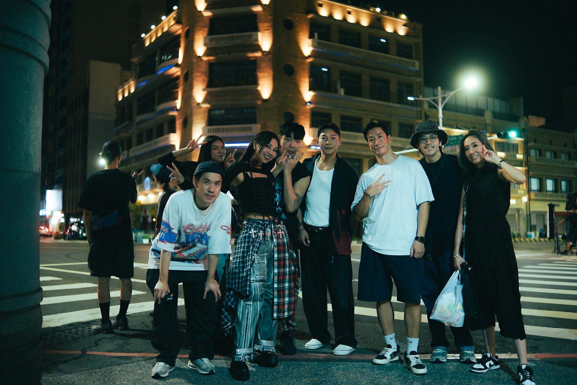 AGA今次的企劃最難是與導演拉鋸,MV要如何呈現故事內容,成了AGA最難的問題,幸好整個團隊都很熱衷整件事。