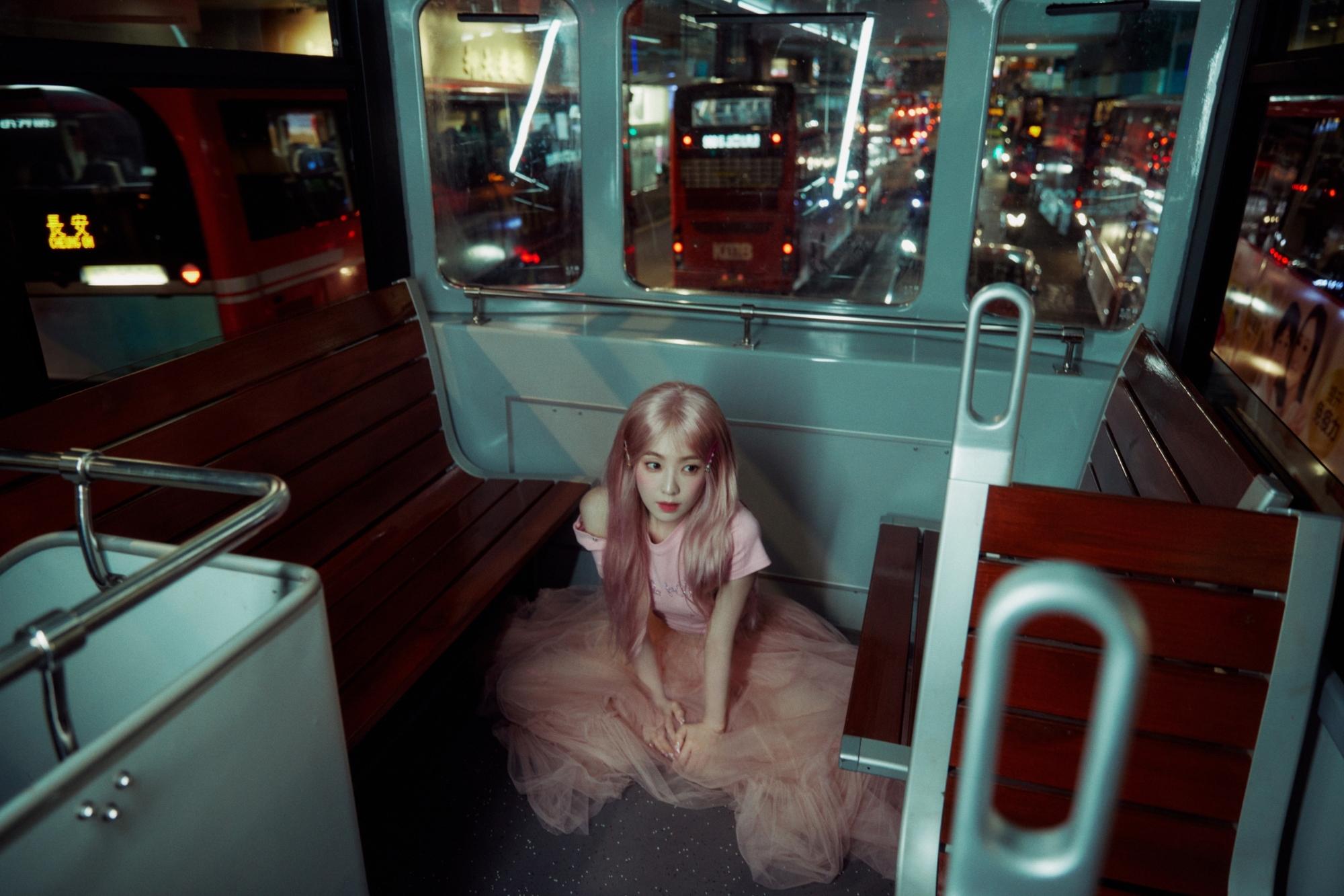 Irene的個人出道歌曲《Like A Flower》,是一首有著流行格調的舞曲。