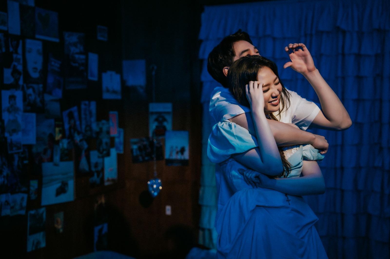 二人在MV中更不乏親密鏡頭!