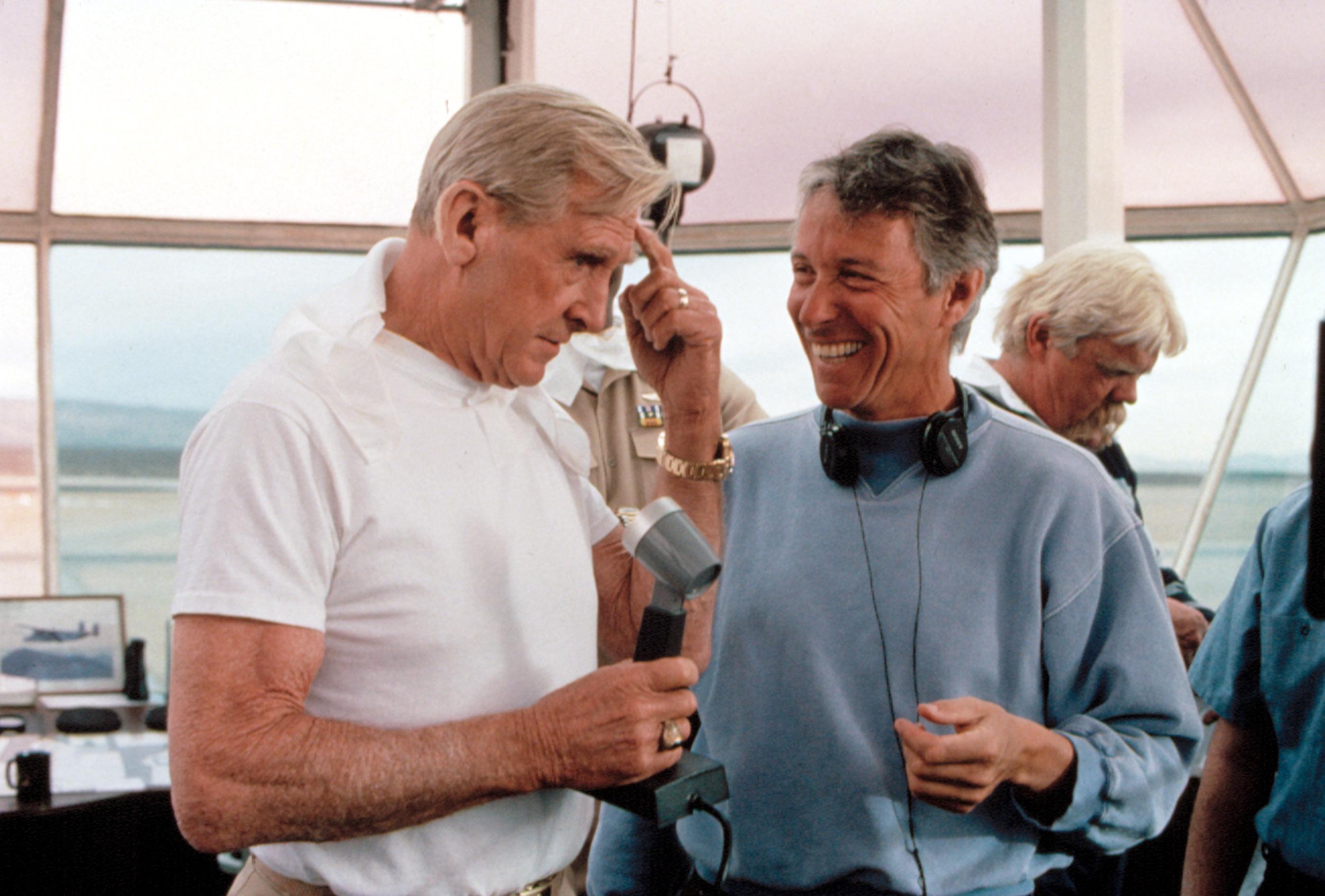 Jim Abrahams與「白頭神探」Leslie Nielsen的拍攝現場。