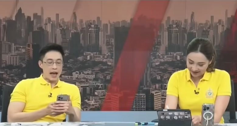 男主播開始查看手機,並讀出電視台裁員300人的「通知信」。