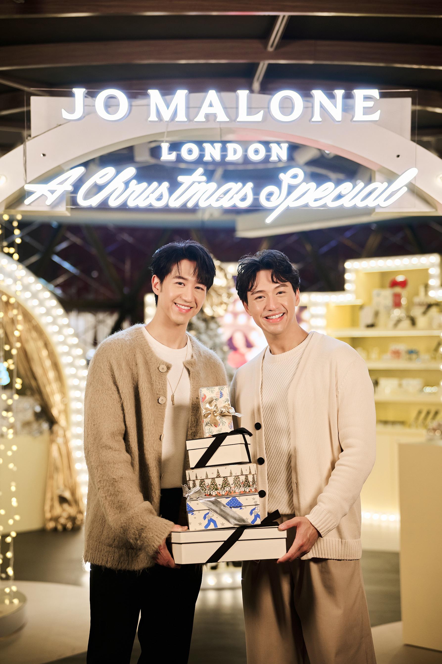 品牌好友Jay馮允謙與弟弟Tim馮重謙率先探店,感受經典流金時代的聖誕氣氛。