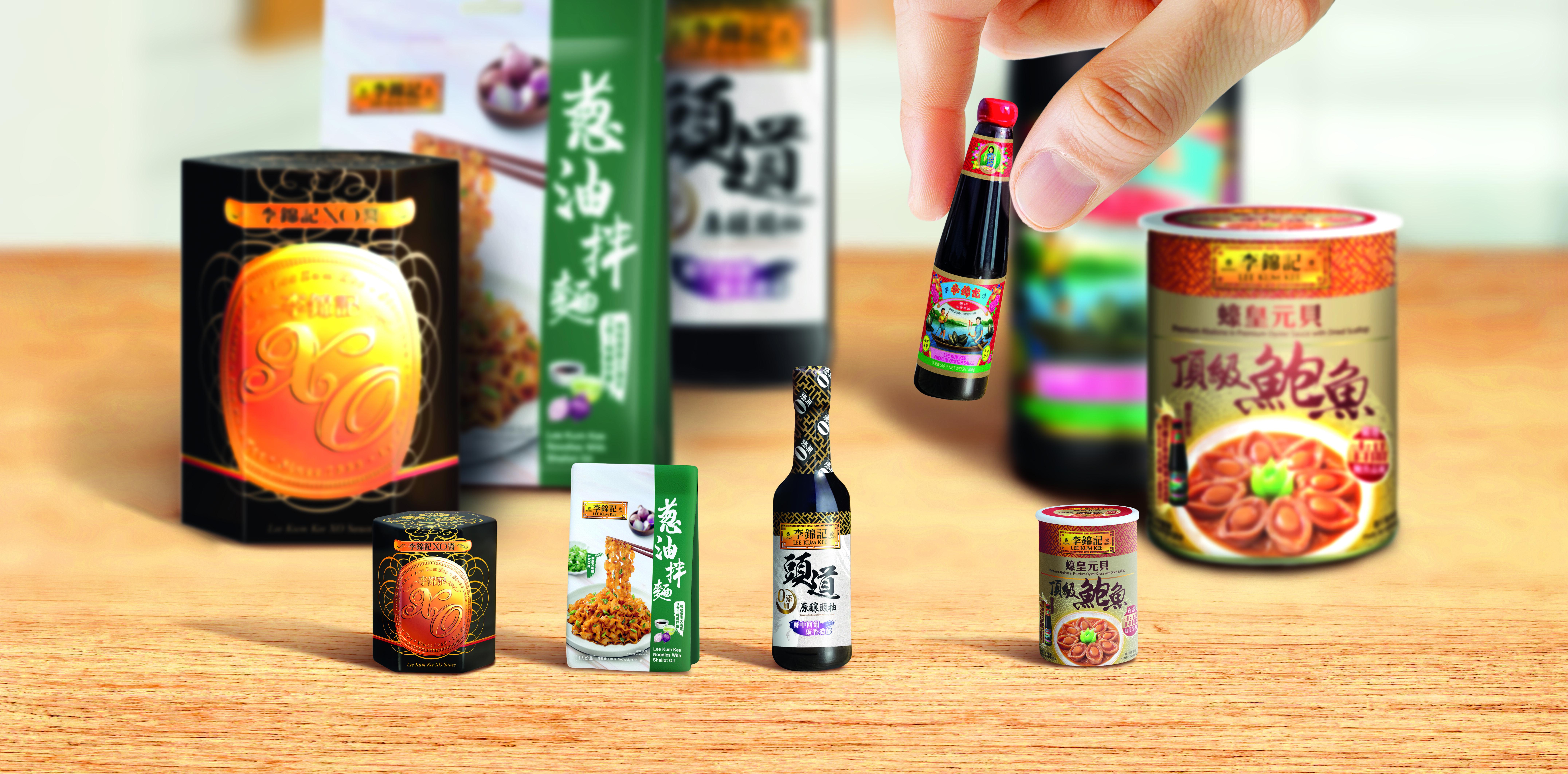 扭蛋玩具共有5款李錦記經典醬料造型微型立體磁石貼,分別有經典舊裝蠔油、XO醬、頭抽、葱油拌麵及頂級鮑魚。