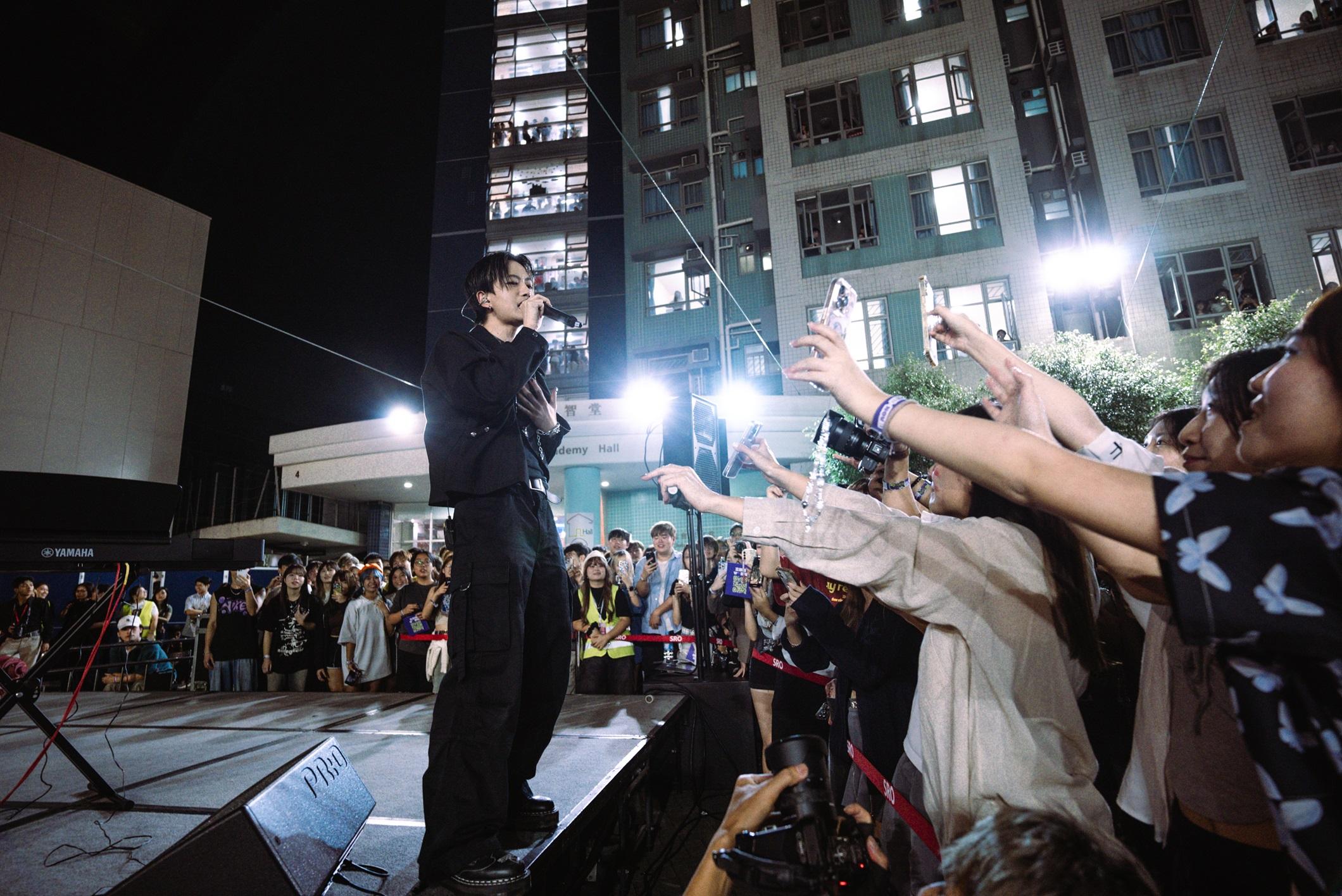 Lewsz參與校園音樂巡演。