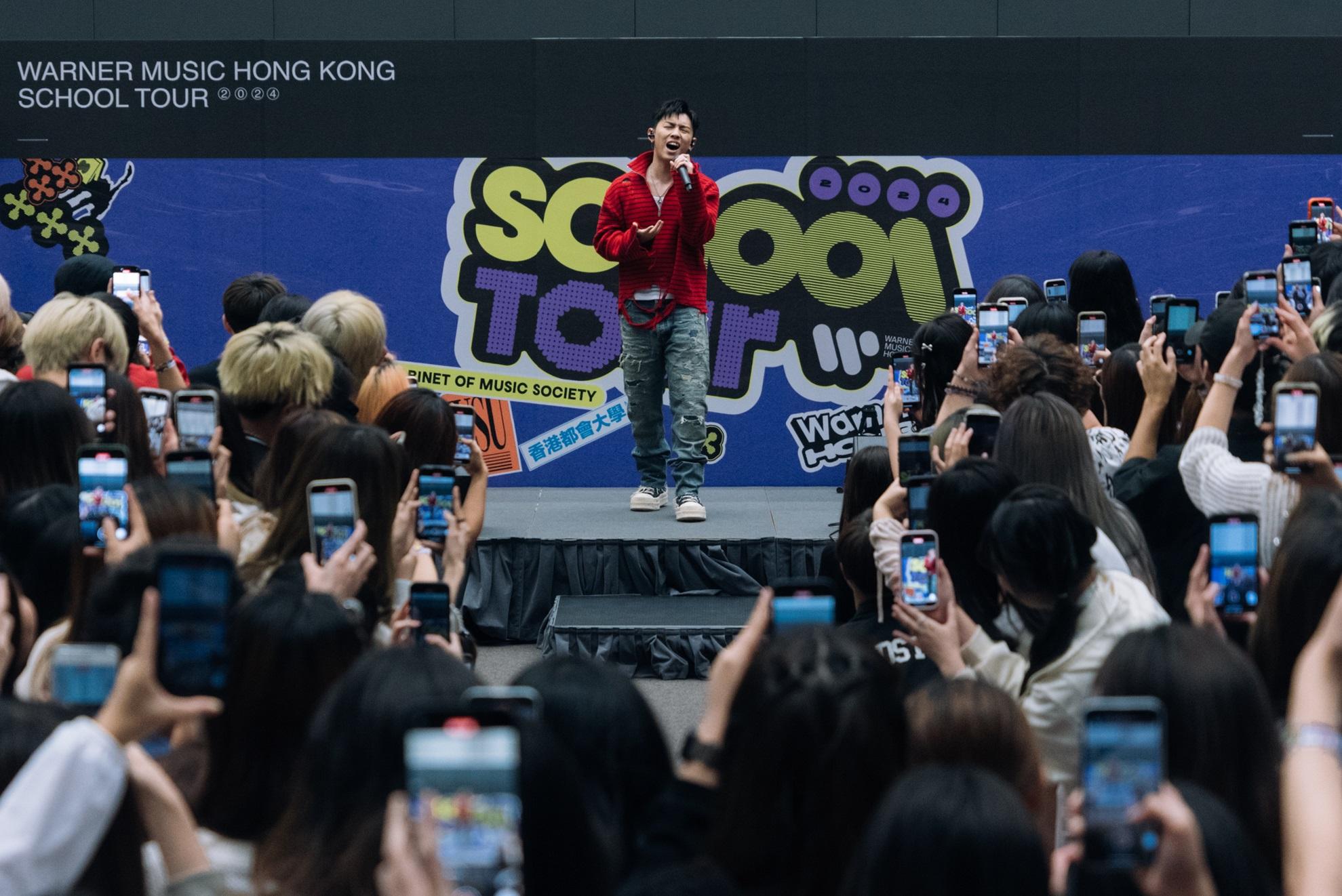 MC張天賦率領全場大合唱為陳蕾慶祝生日。