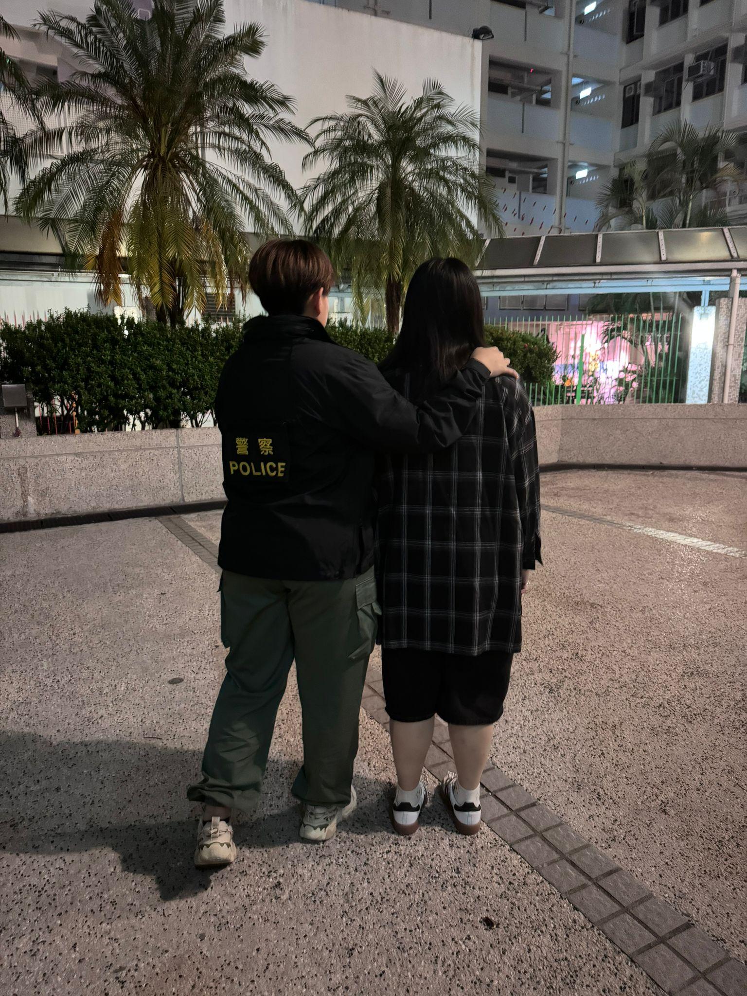 自稱社工及教育服務中心職員上門推銷課程,3男女被捕。(警方圖片)