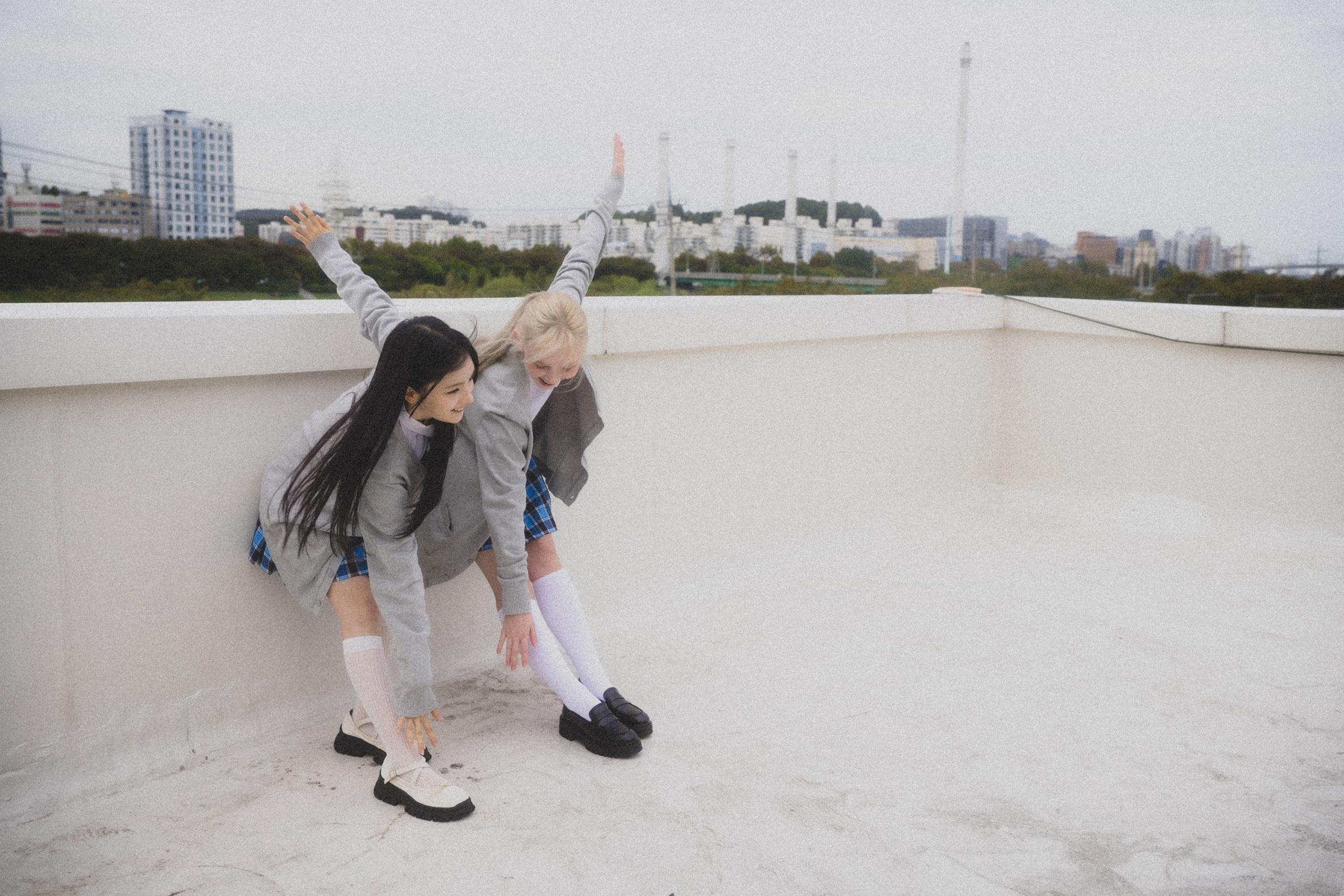 Nancy Kwai歸綽嶢新歌《Cardigan》MV,找來韓國怪物新人GYUBIN客串,充滿青春氣息。