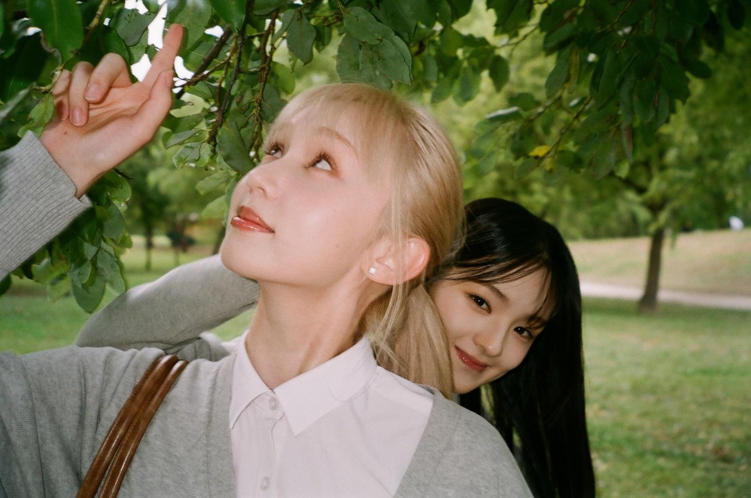 Nancy Kwai歸綽嶢新歌《Cardigan》MV,找來韓國怪物新人GYUBIN客串,充滿青春氣息。