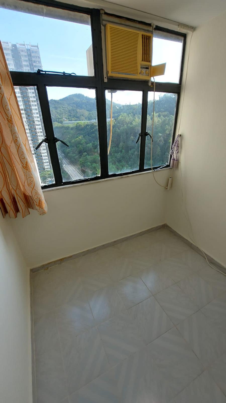 單位享有開揚翠綠山景。(代理提供)