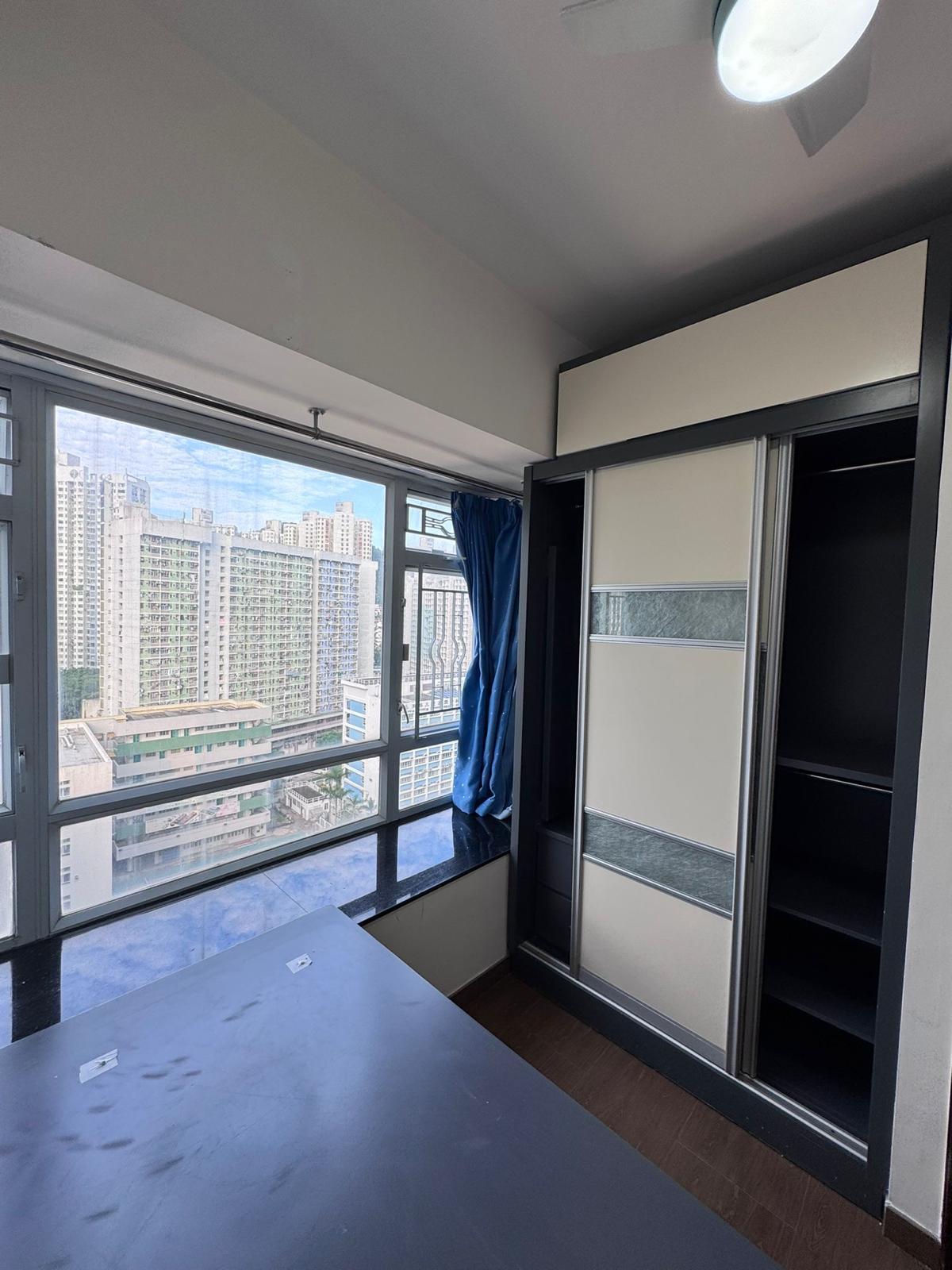 睡房設有大衣櫃,便於收納。(代理提供)