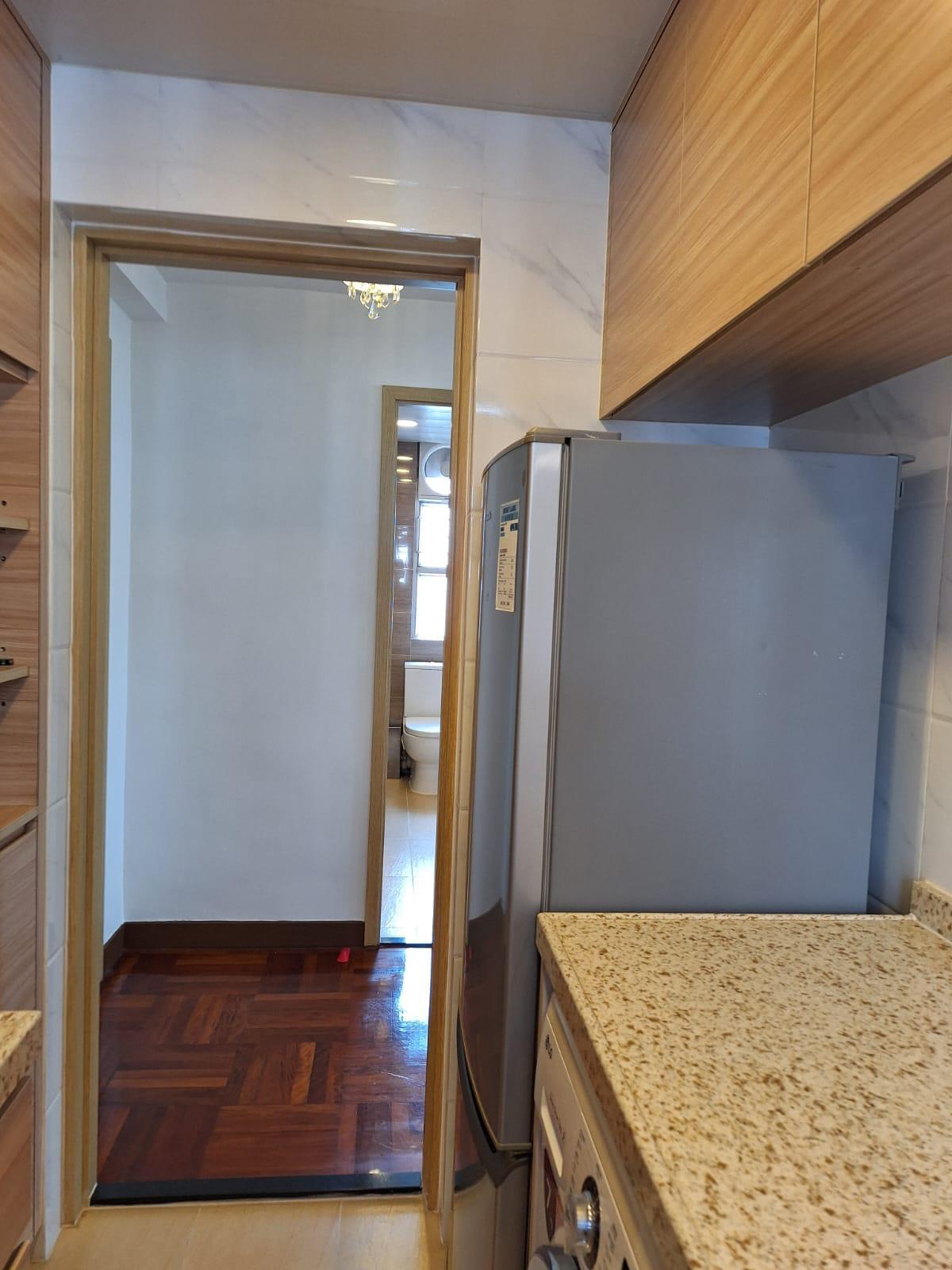 廚房空間闊落。(代理提供)