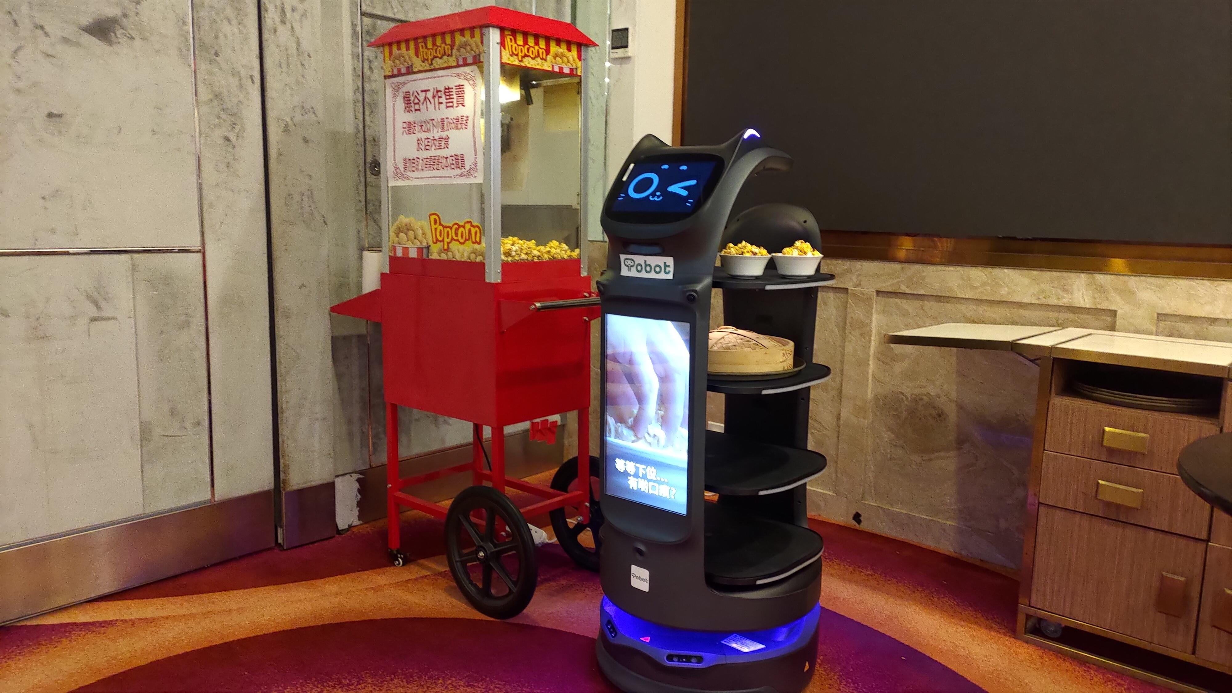 百樂門集團近日引入機械人進駐,除協助送餐、招待、清潔外,更可以「娛賓」向兒童送遞爆谷及唱生日歌為食客慶祝生日,冀吸納年輕家庭客及OL食客。(Tobot Solution提供)