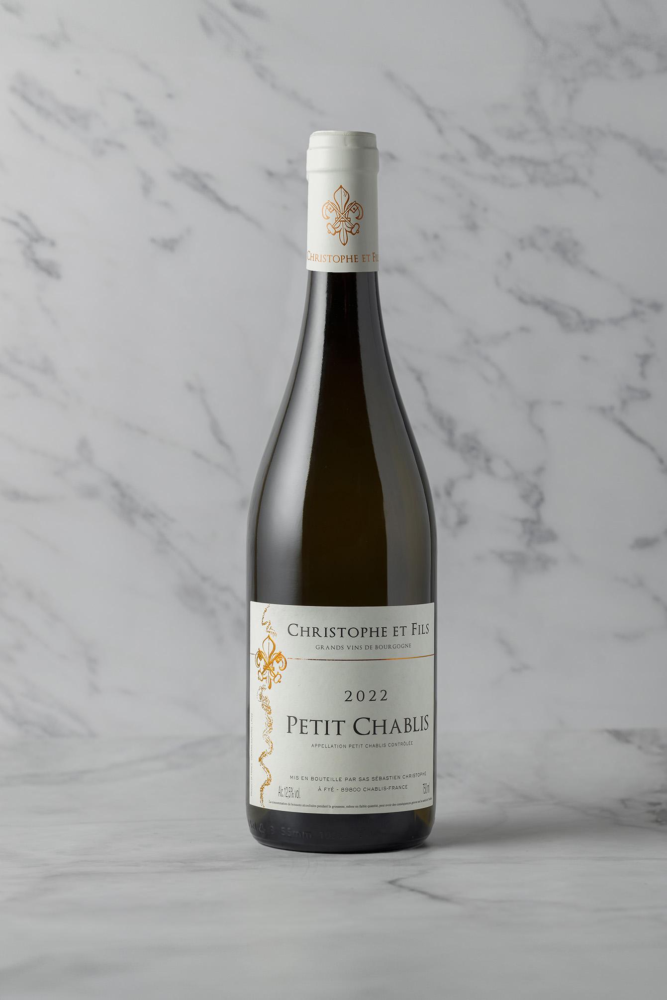 Petit Chablis, 2022, Domaine Christophe et Fils, 散發迷人的柑橘與白花香氣,酒體果香濃郁,有豐富礦物感。(Corney & Barrow有售)