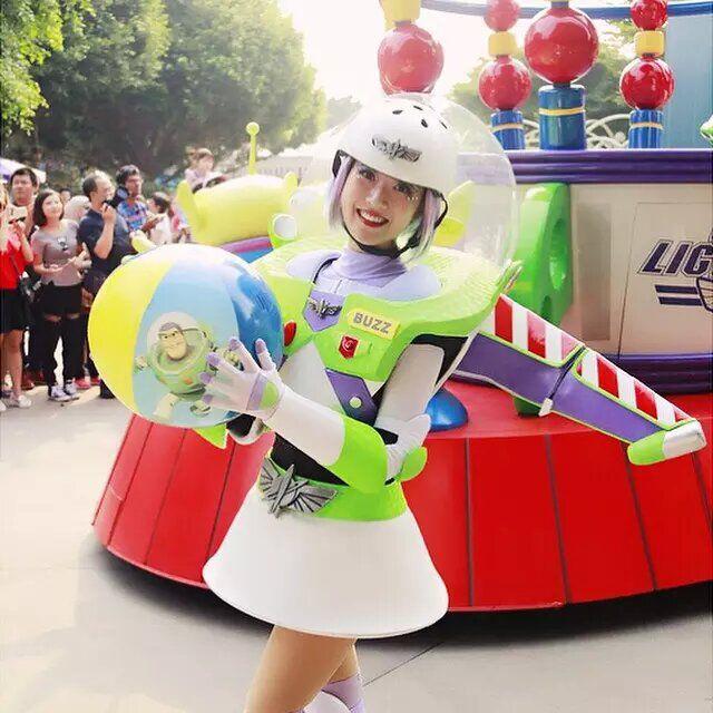 王靜怡曾擔任舞蹈老師和香港及上海迪士尼樂園巡遊舞蹈員。(受訪者提供)