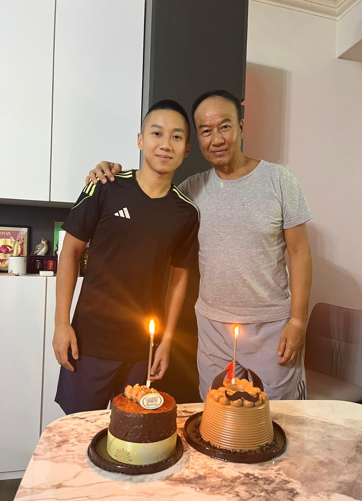 黃樂政身於警察家庭,父親(右)目前已退休。(受訪者提供)