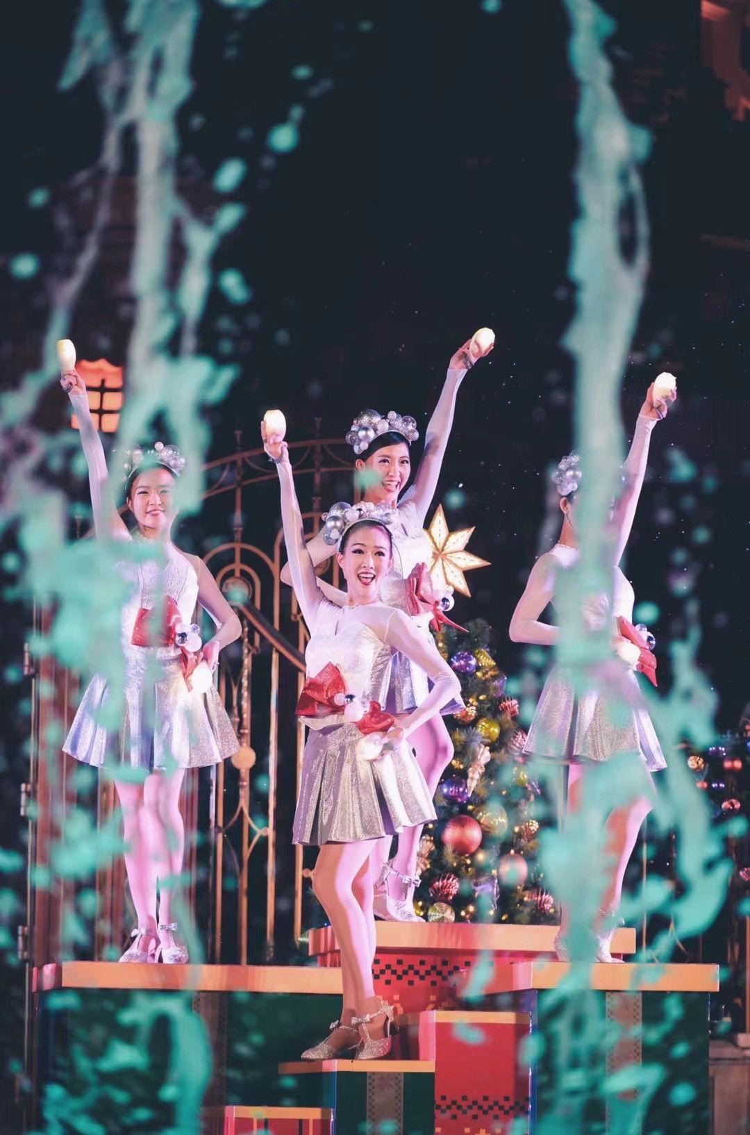 王靜怡曾擔任舞蹈老師和香港及上海迪士尼樂園巡遊舞蹈員。(受訪者提供)