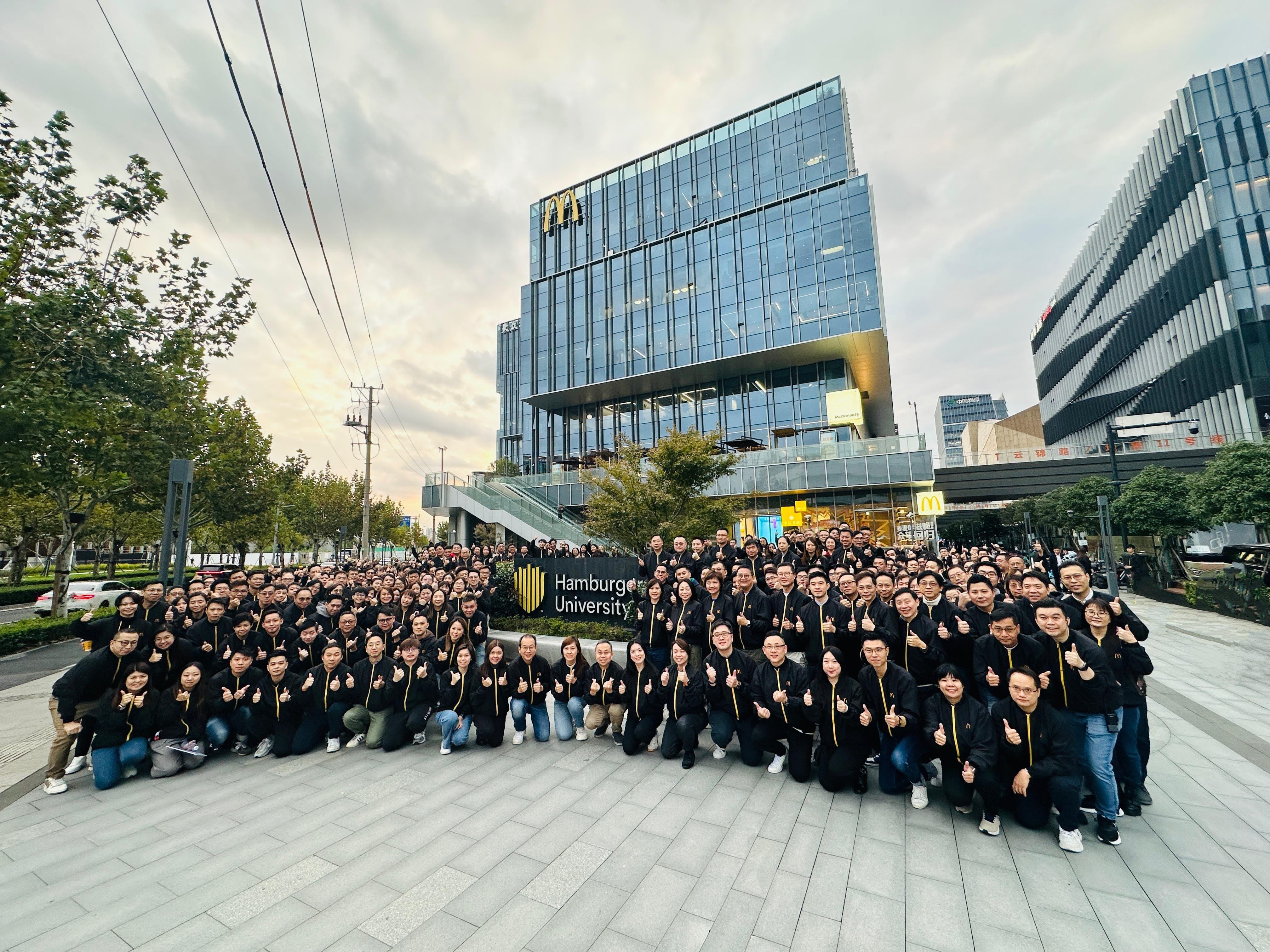 逾330名麥當勞員工赴上海「遊學團」 參觀麥當勞中國總部及漢堡大學