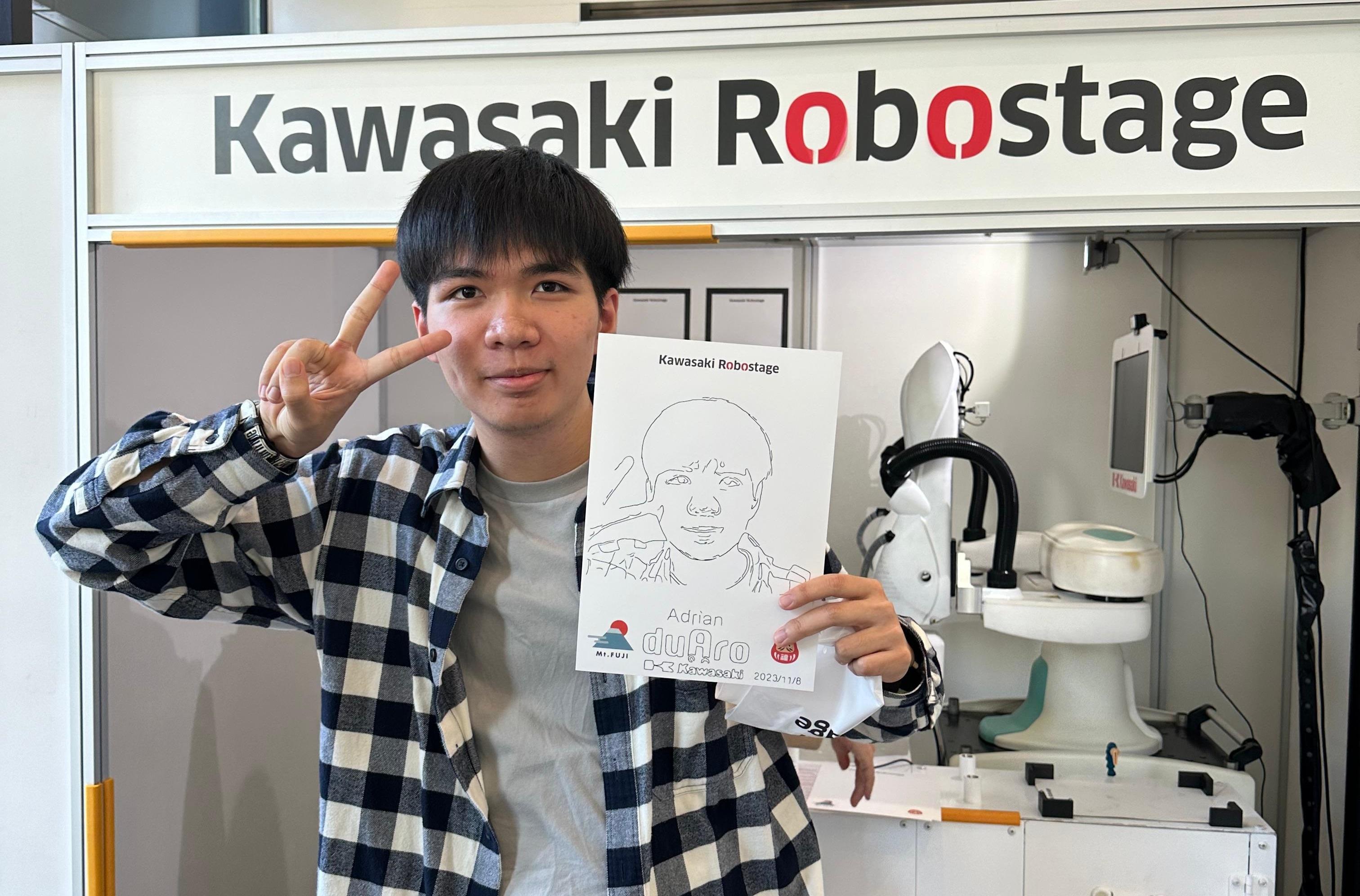 Adrian在IVE讀書期間,曾到日本交流,體驗當地酒店業及智能科技發展