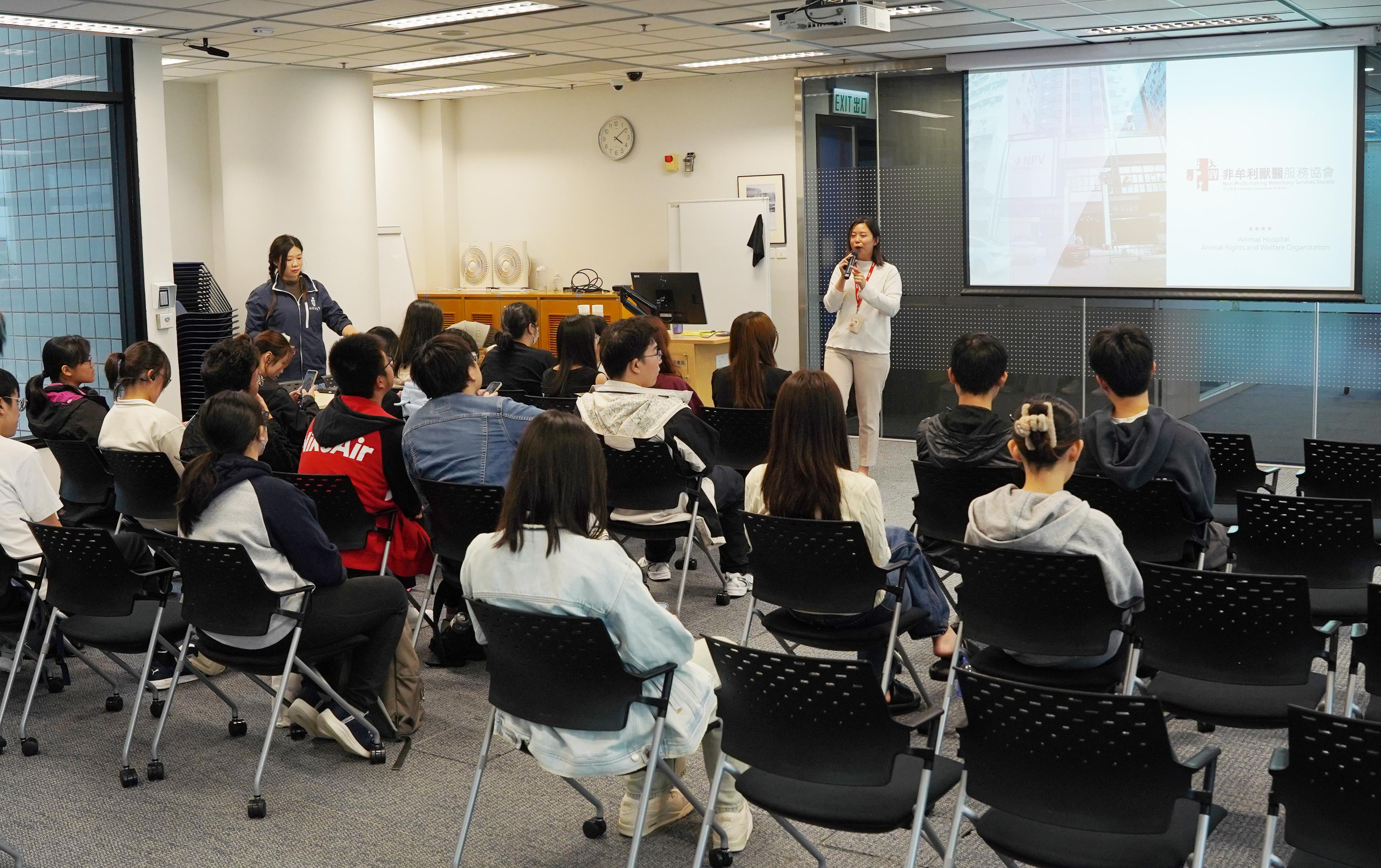 除了關注學生的情緒健康,計劃還將舉辦以動物為主題的教育講座,培養同學的同理心,尊重生命,並且關注動物權益。