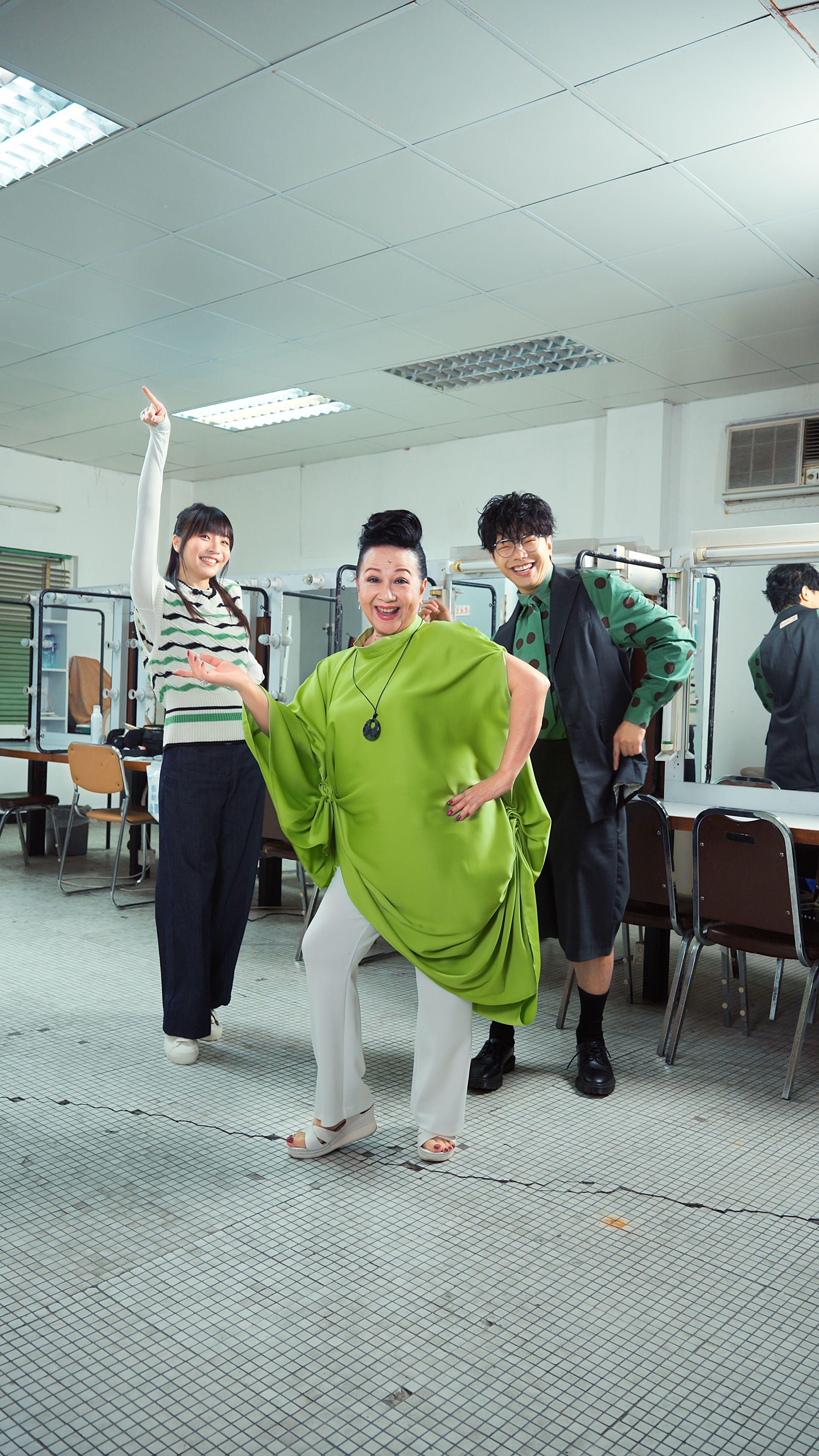 薛家燕率阿冰及程人富大跳新式「十字步」!