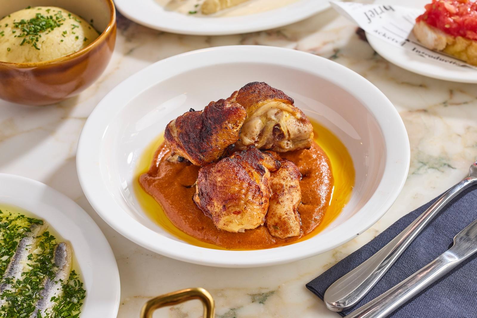 炭烤燒雞1/4隻$138 雞皮焦香,Mojo醬汁香料味幽香。