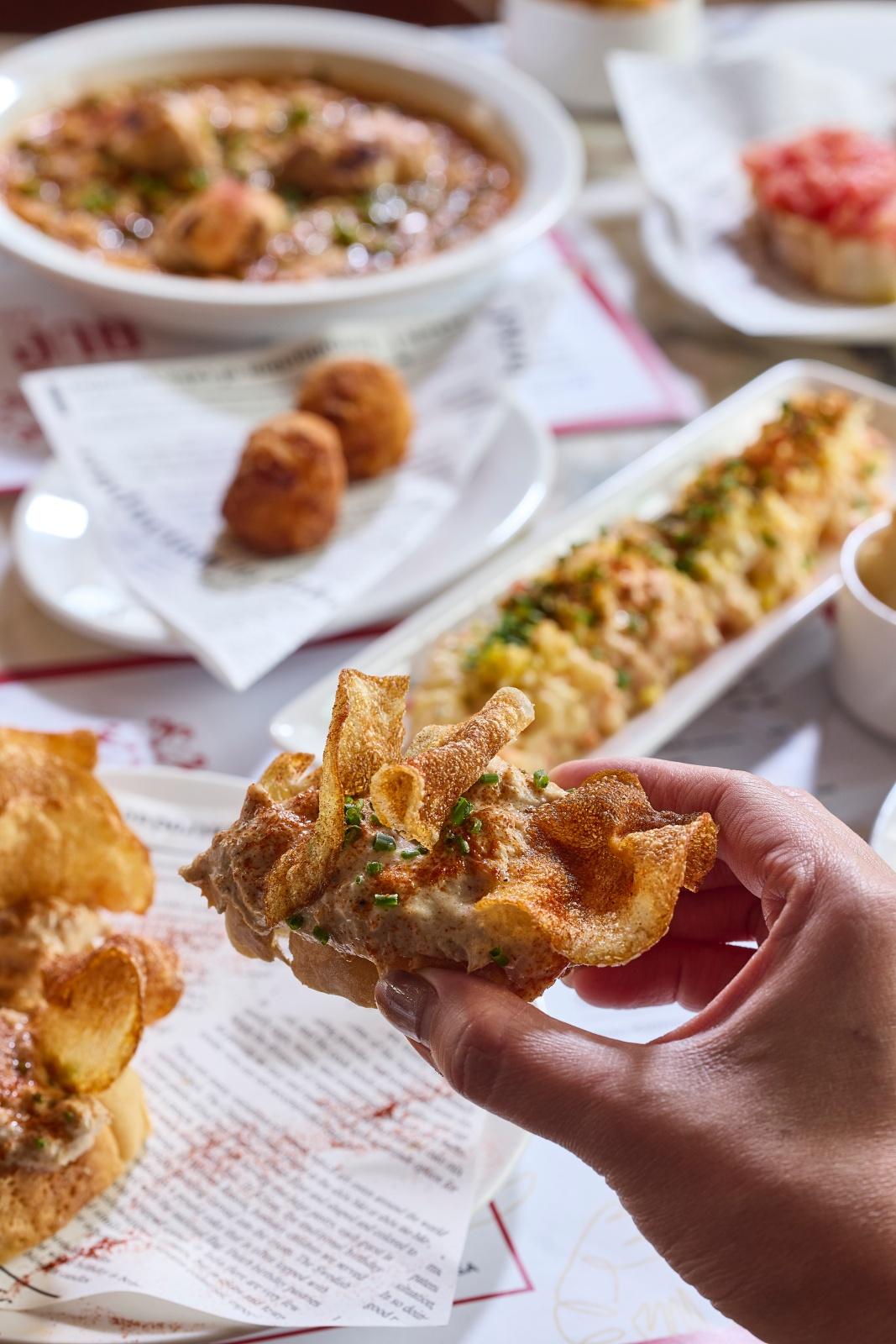 午市套餐之單面吞拿魚三文治配炸馬鈴薯Open-faced Tuna Sandwiches