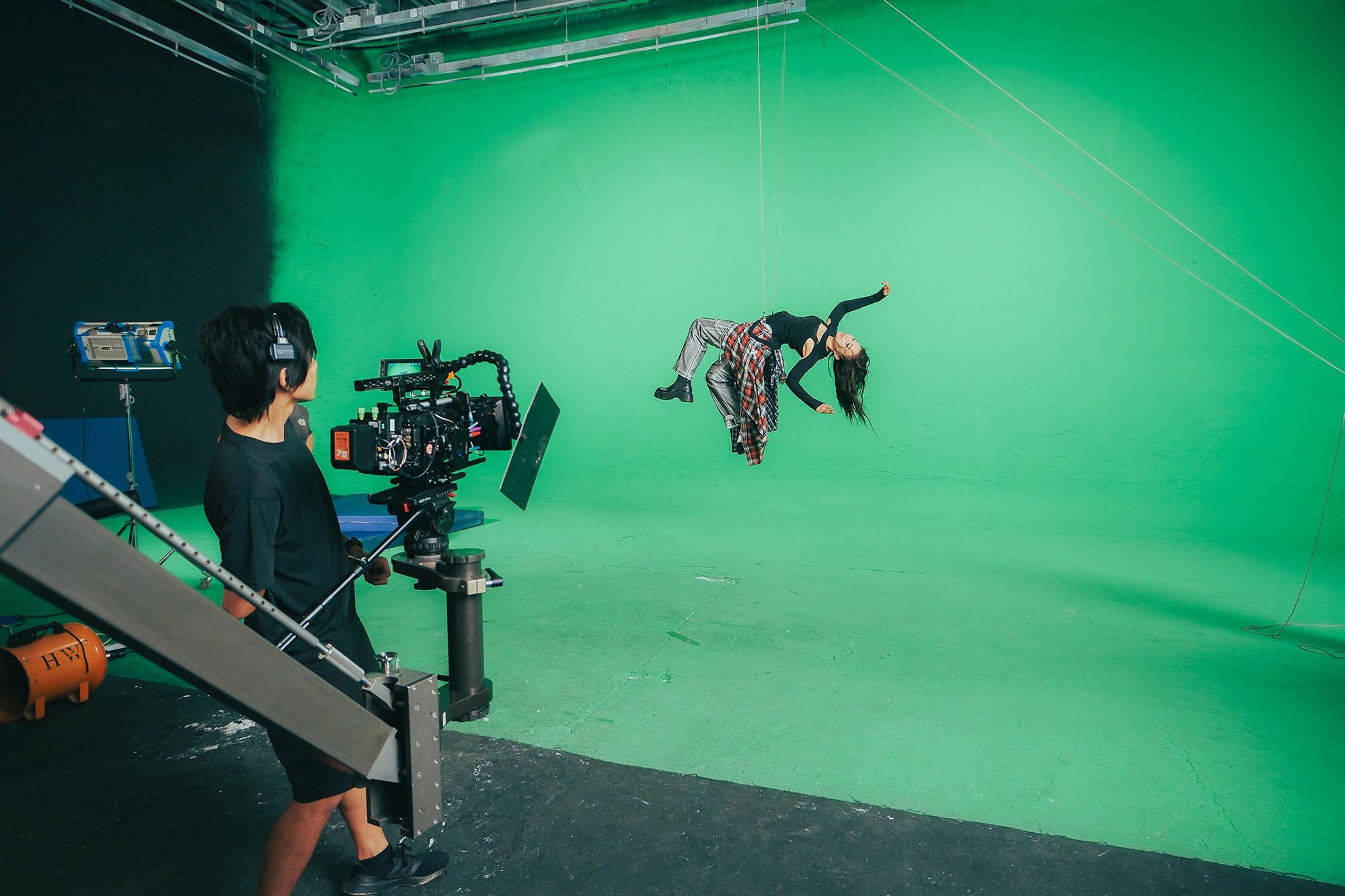 AGA今次的企劃最難是與導演拉鋸,MV要如何呈現故事內容,成了AGA最難的問題,幸好整個團隊都很熱衷整件事。