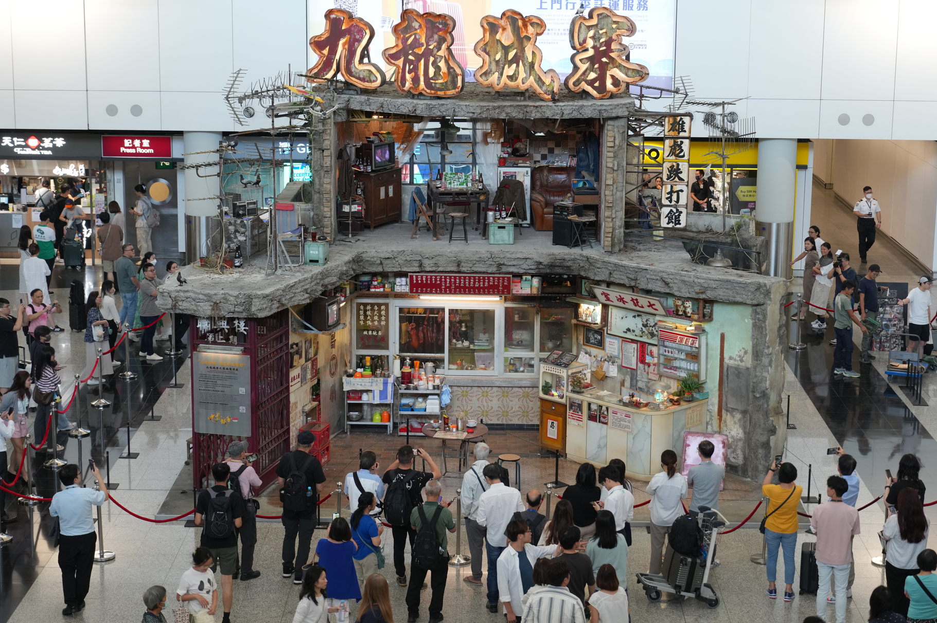 九龍城寨之圍城電影展第一階段展覽吸引眾多遊客市民前來打卡。(旅發局圖片)