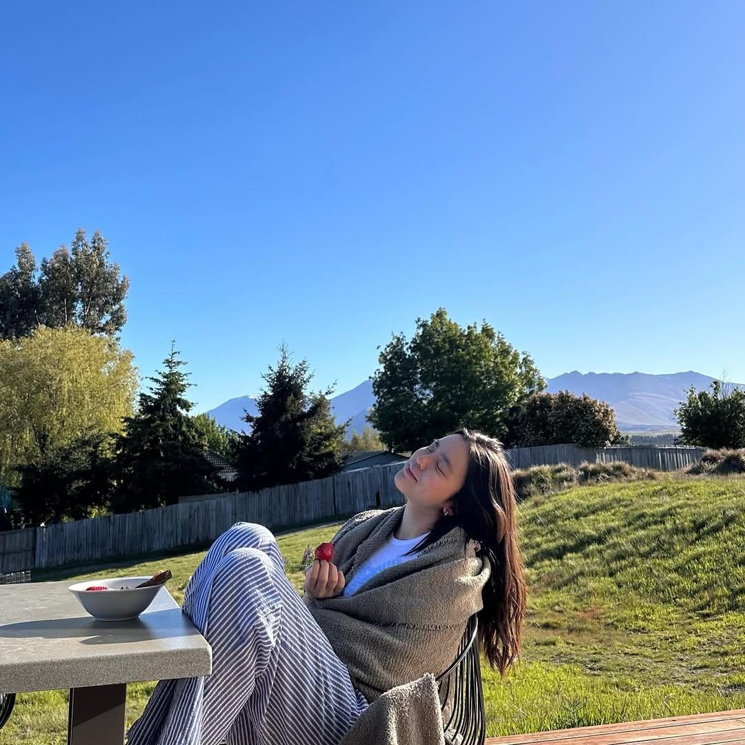 剛於新西蘭奧特亞羅瓦暢遊的Chantel,回港前充電。