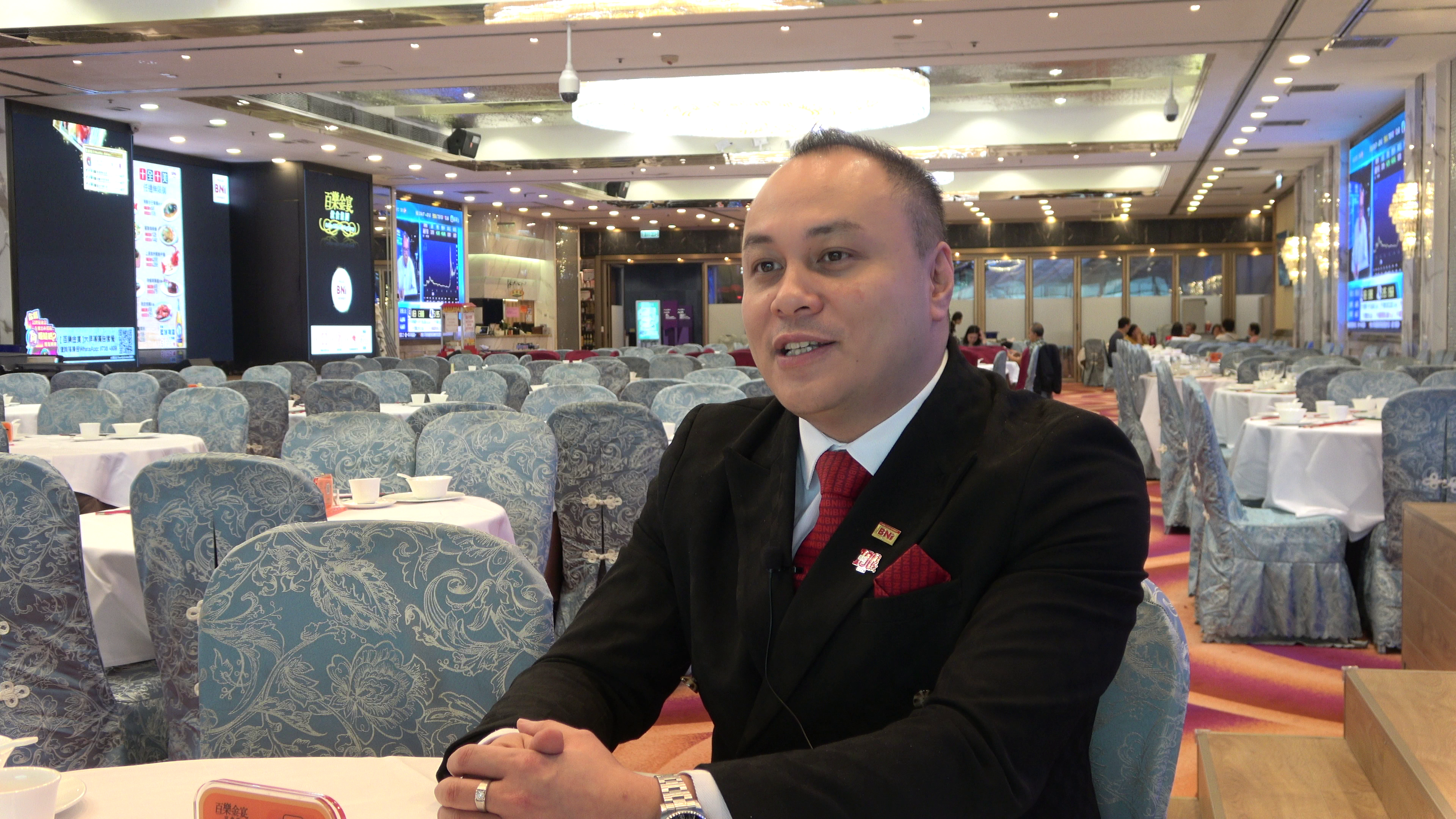 百樂門集團MegaBox分店負責人李智雄表示,現在香港餐飲業面臨轉變,但相信傳統酒樓行業只要能與時並進或有另一番商機。(Tobot Solution提供)