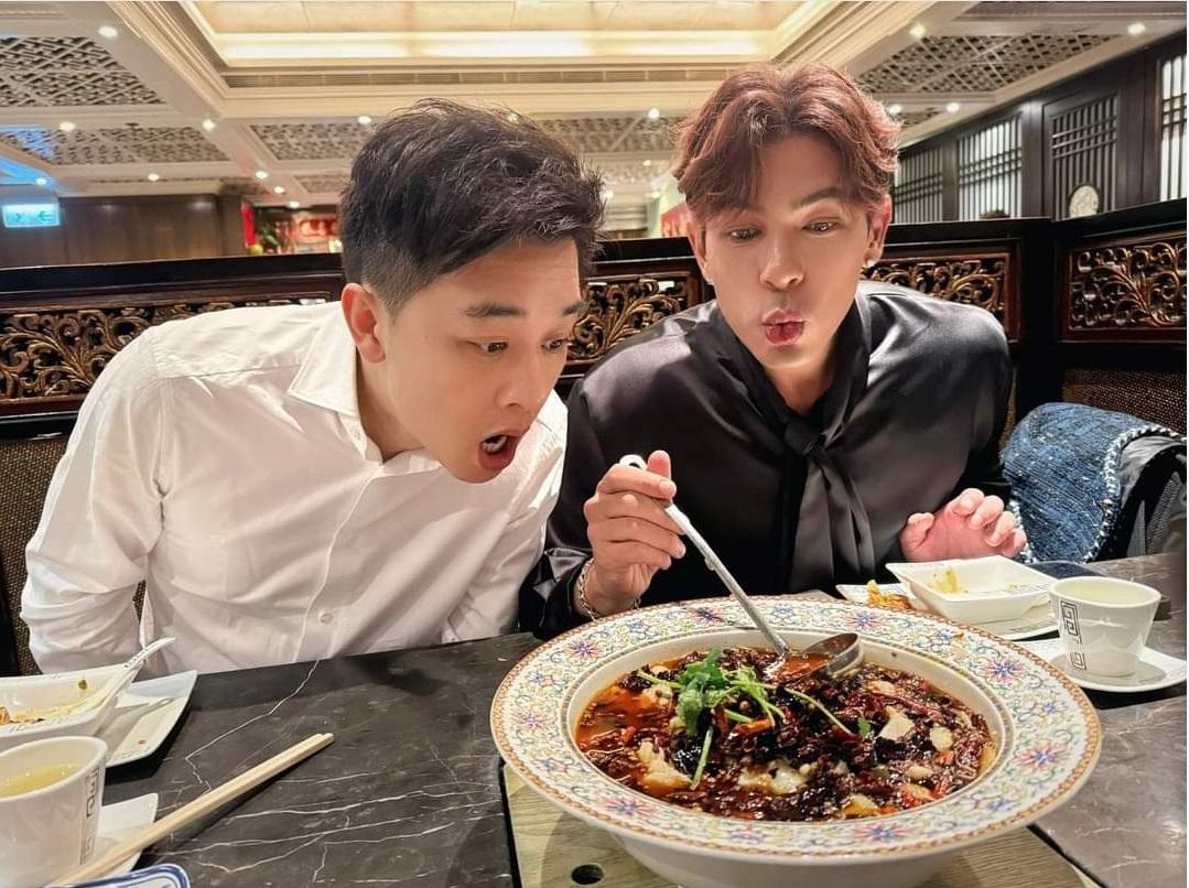 兩師兄弟開騷前食水煮魚。