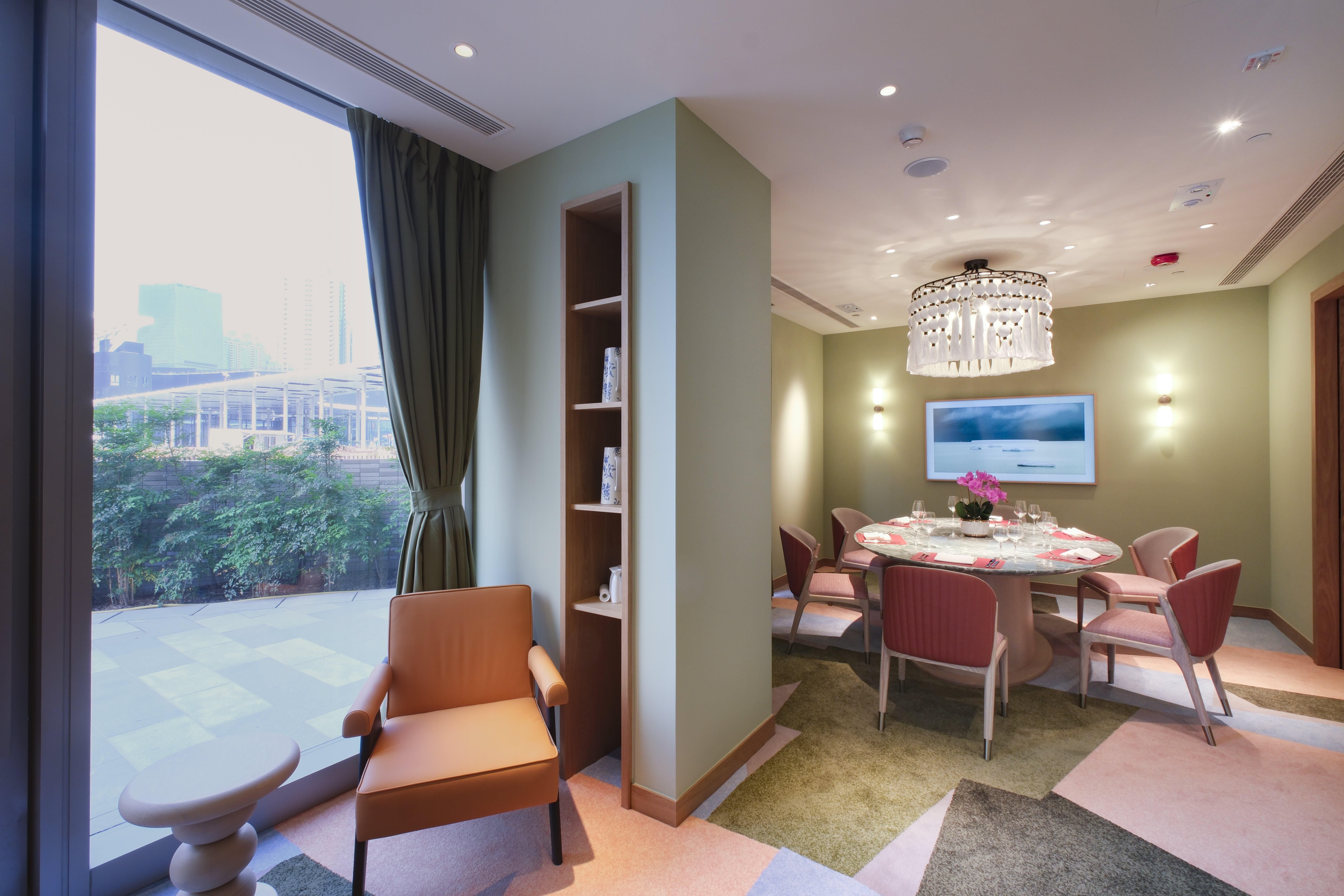 連接二樓寬敞的露天平台,獨享啟德體育園夢幻的「東方之珠」主場館美景。