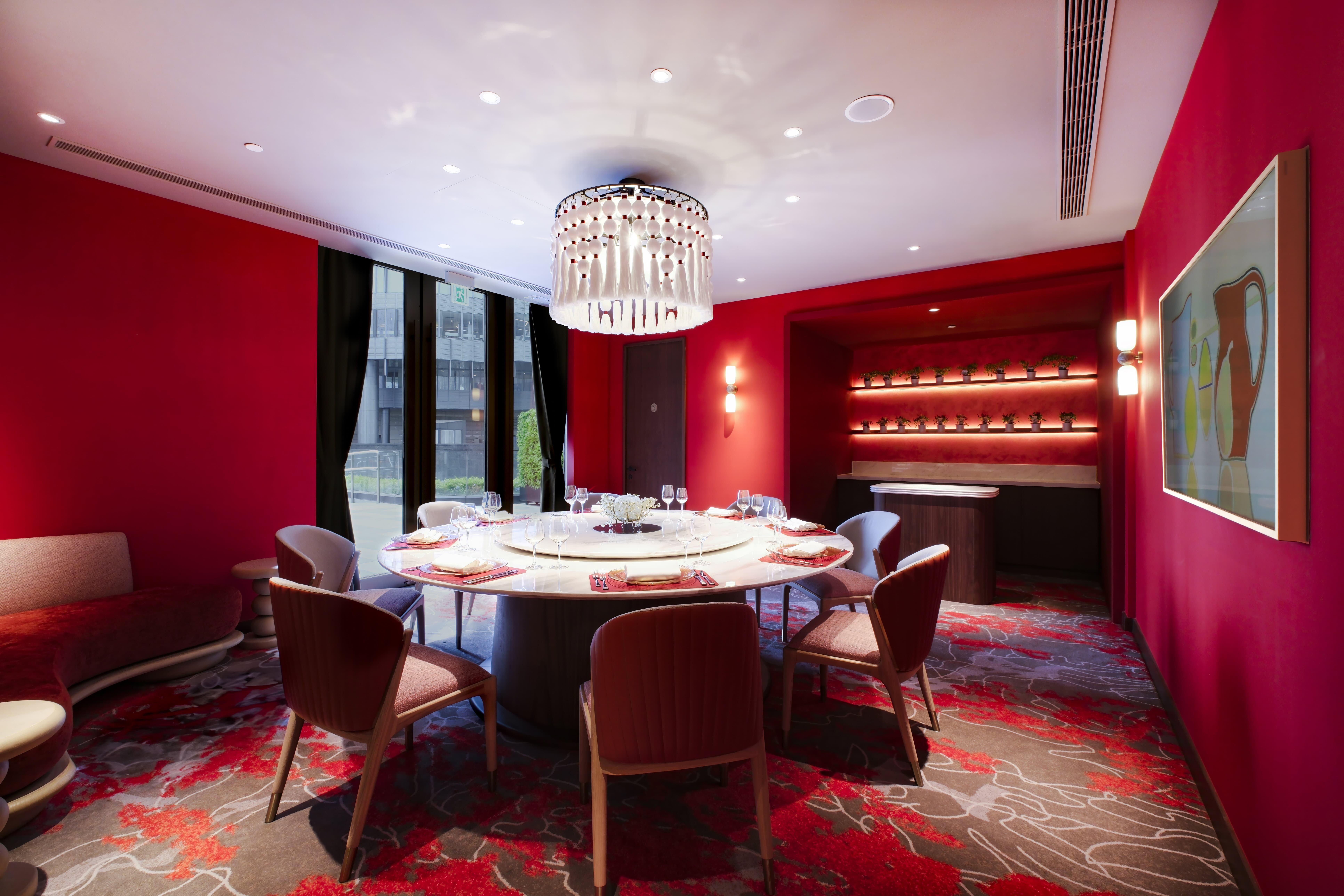 餐廳有四個私人包廂,極具私隱空間。