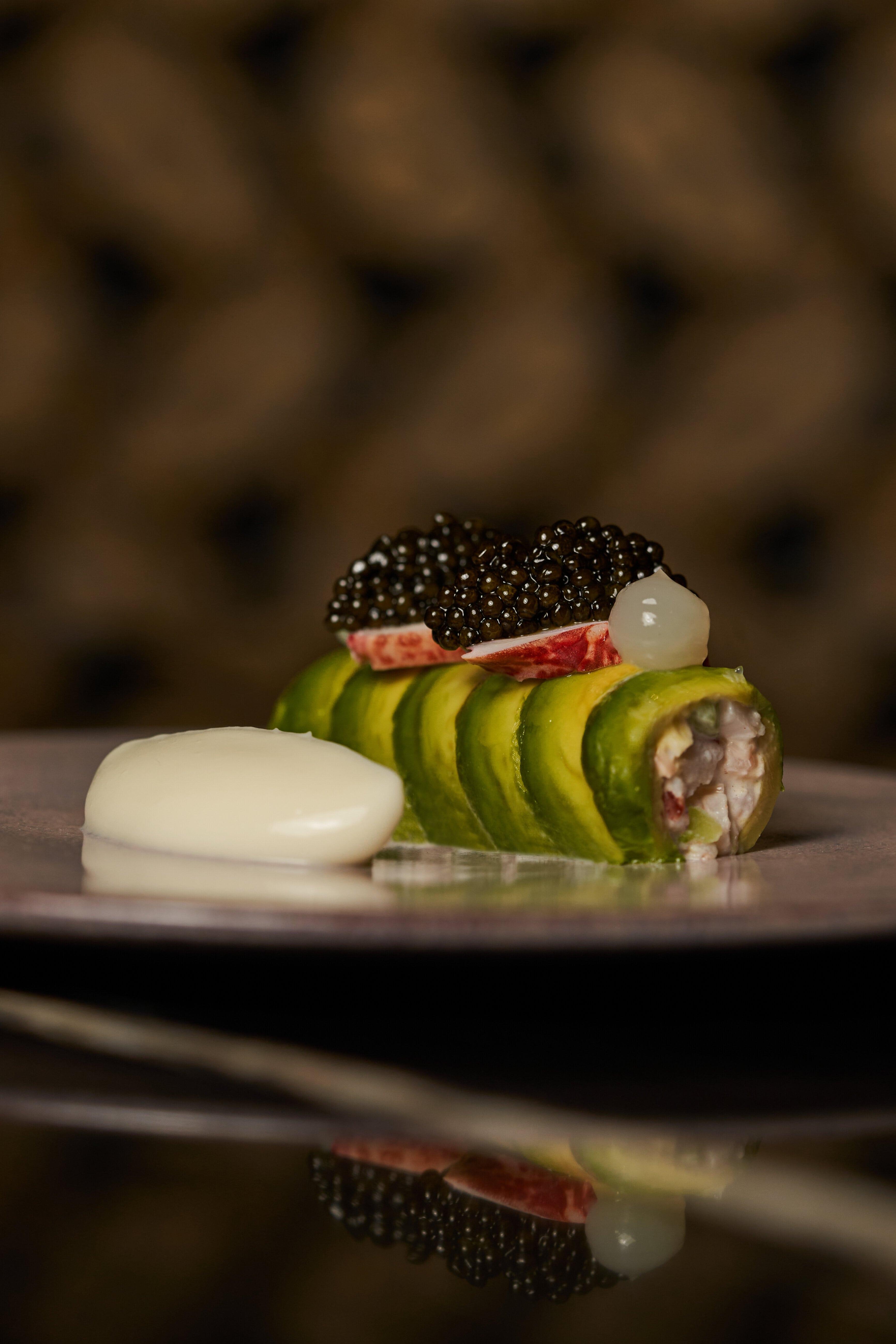 龍蝦牛油果配柚子辣根魚子醬