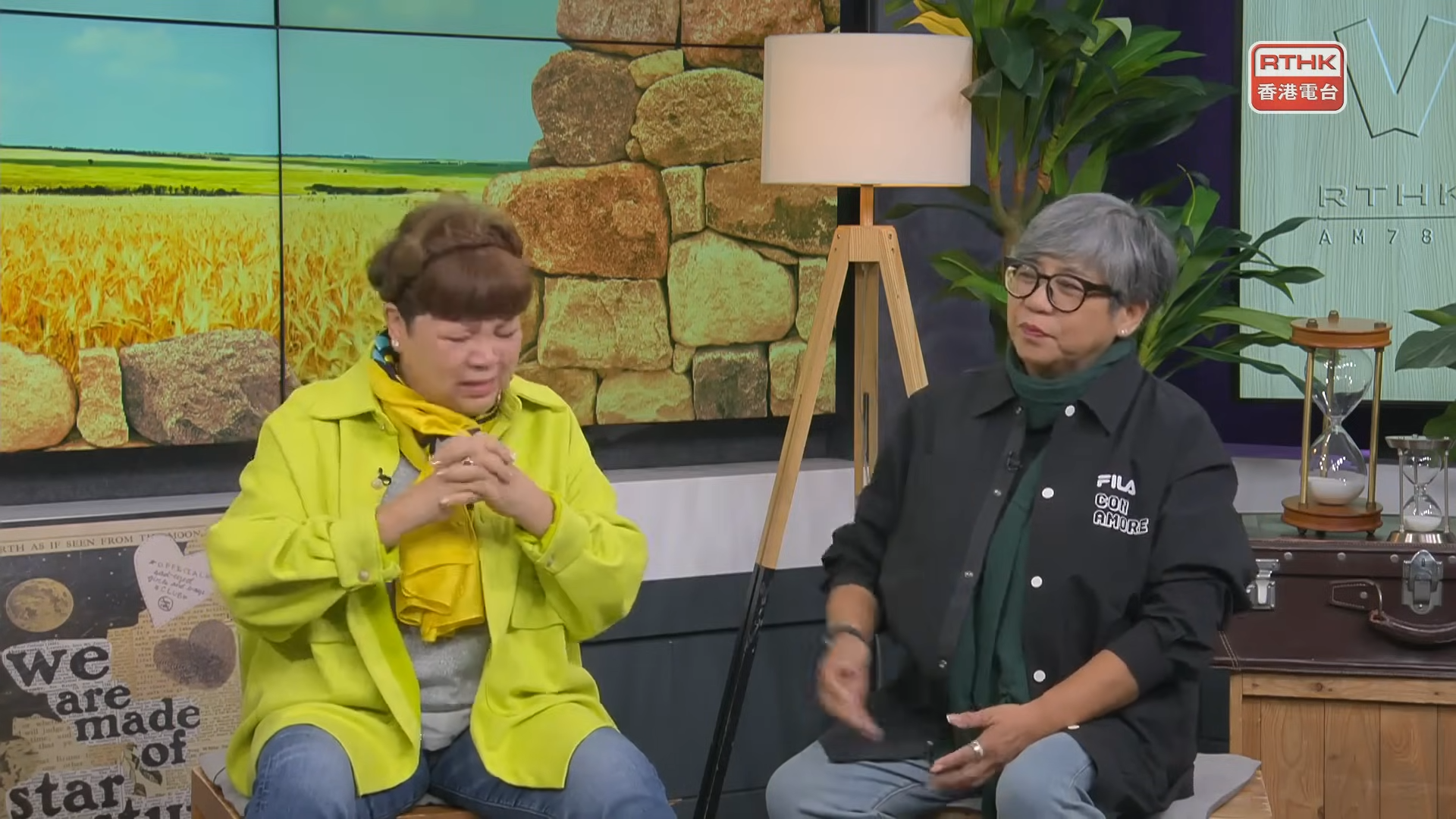 肥媽一提起與亡夫的點滴時,不禁哽咽落淚。