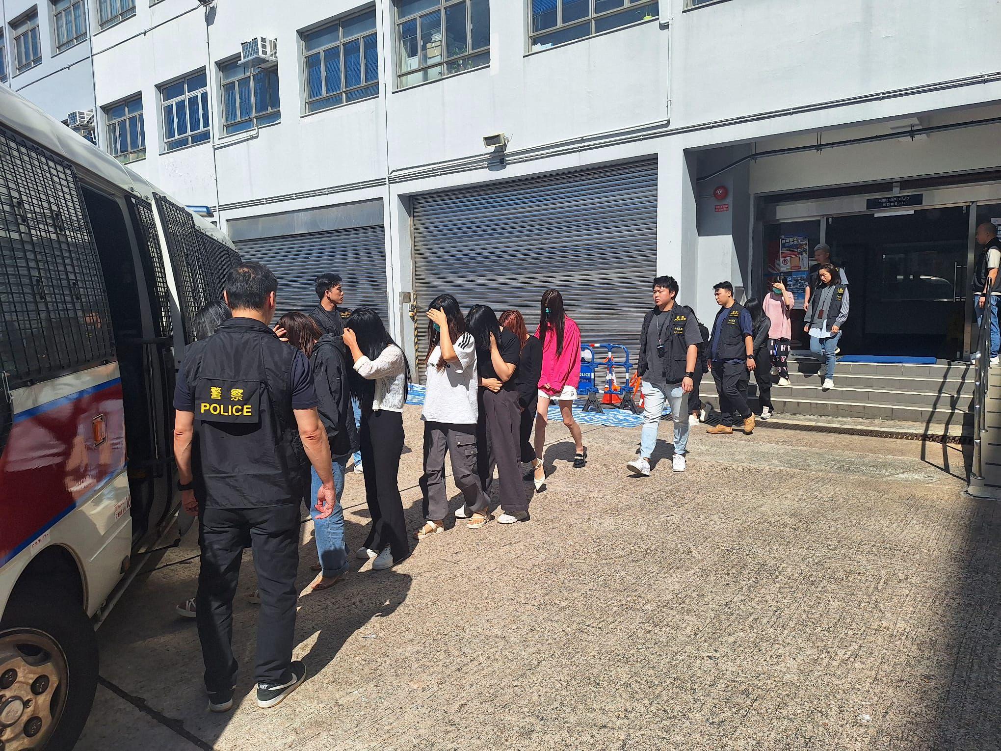 警方聯同入境事務處前日(30日)進行打擊賣淫行動,突擊搜查油尖區一酒店,拘捕28人。