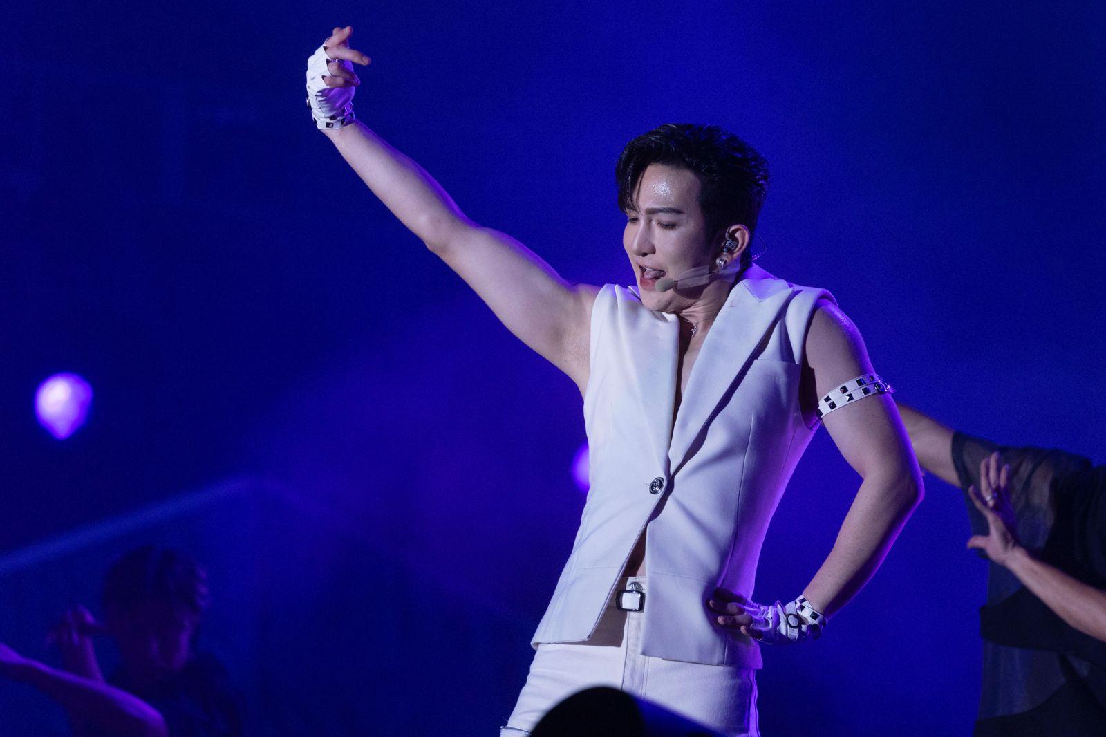 盧瀚霆Anson Lo於《西九音樂節:越流行》壓軸登場,唱足45分鐘。(蘇文傑攝)
