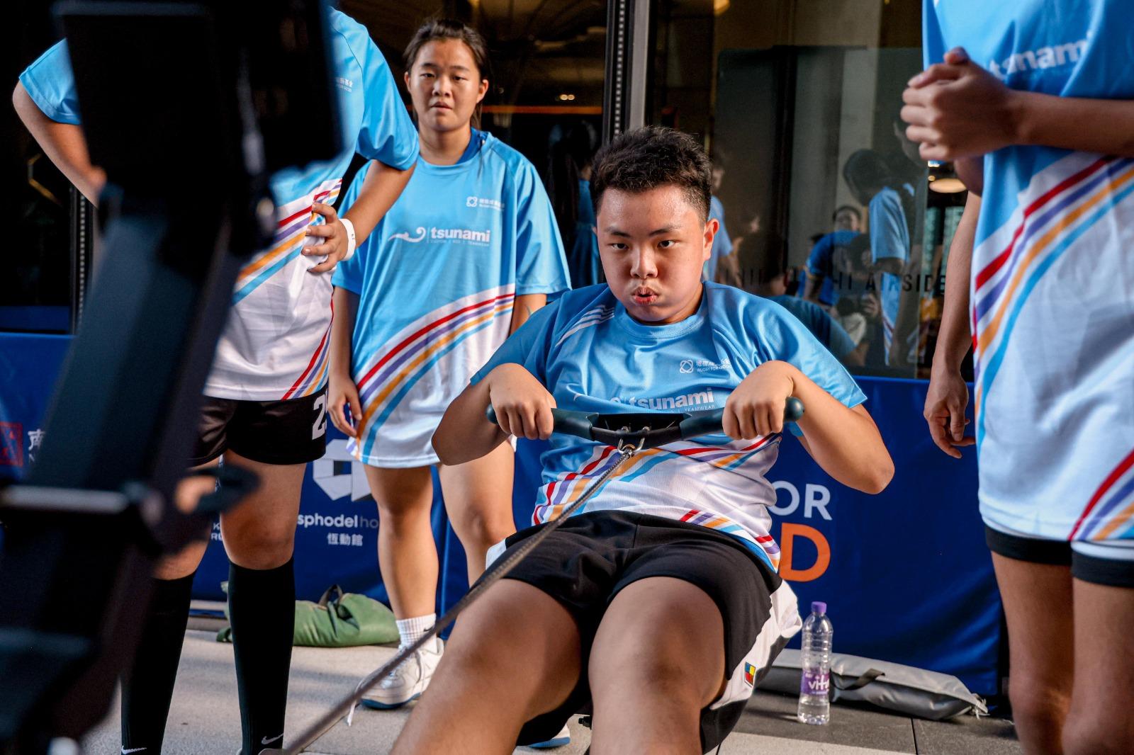 Move For Good 企業體能挑戰日,設划艇機體能挑戰。