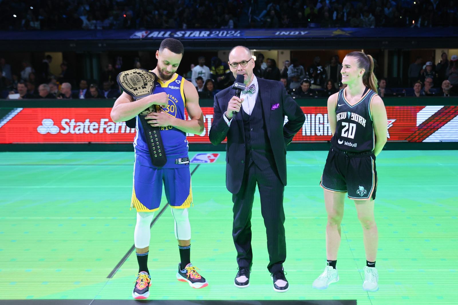 史提芬居里(Stephen Curry)與 WNBA 明星恩妮絲古(Sabrina Ionescu)之間的三分球大戰,成為上季明星賽討論話題。