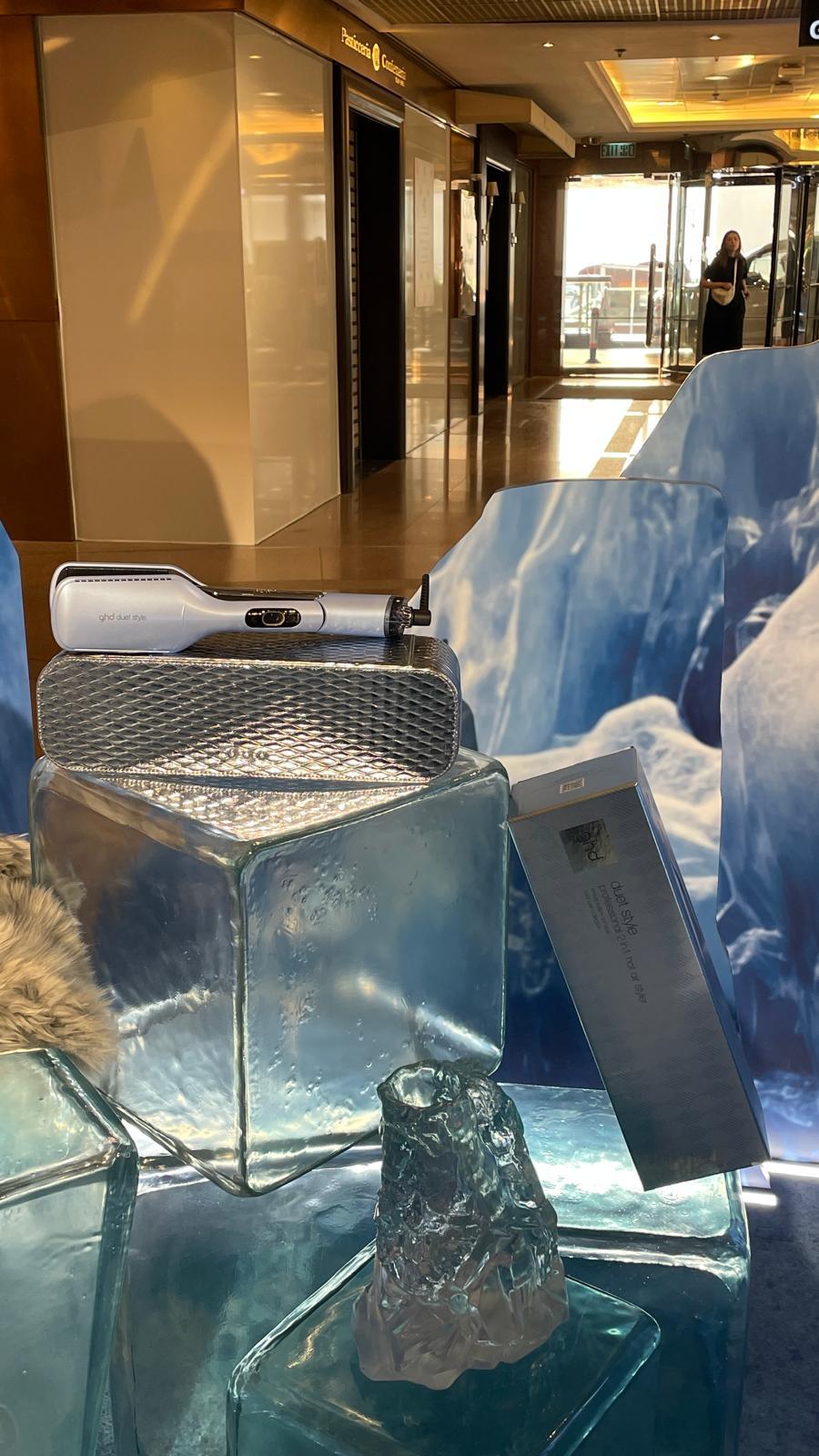 ghd X’MAS24 ICED LUXE海港城期間限定店有聖誕特別版ICED LUXE奢華冰藍系列。