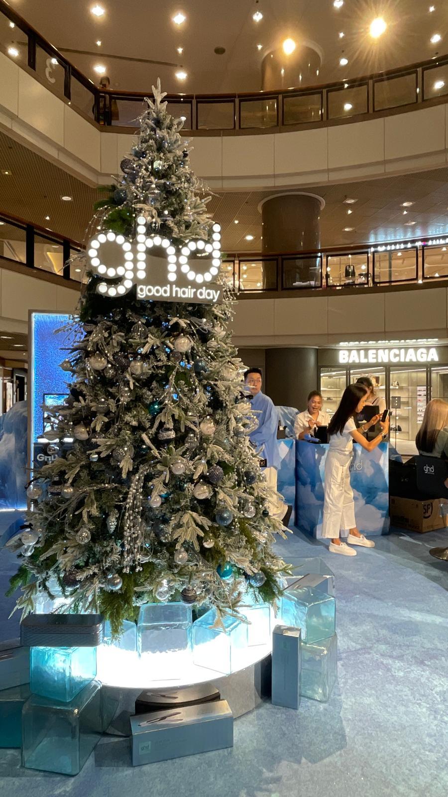 ghd X’MAS24 ICED LUXE海港城期間限定店有聖誕特別版ICED LUXE奢華冰藍系列。